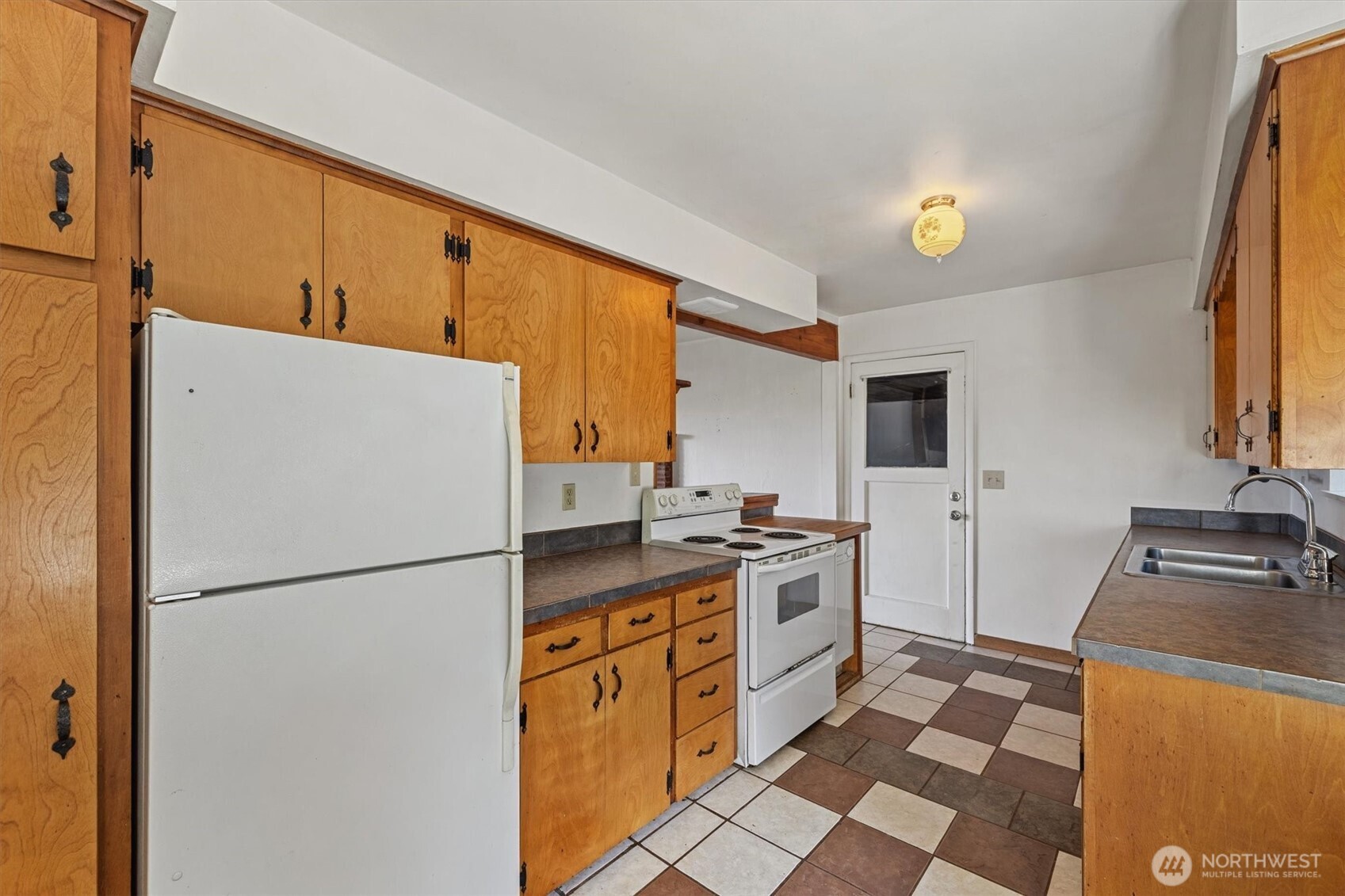 4511 Lakeway Drive Property Photo 6