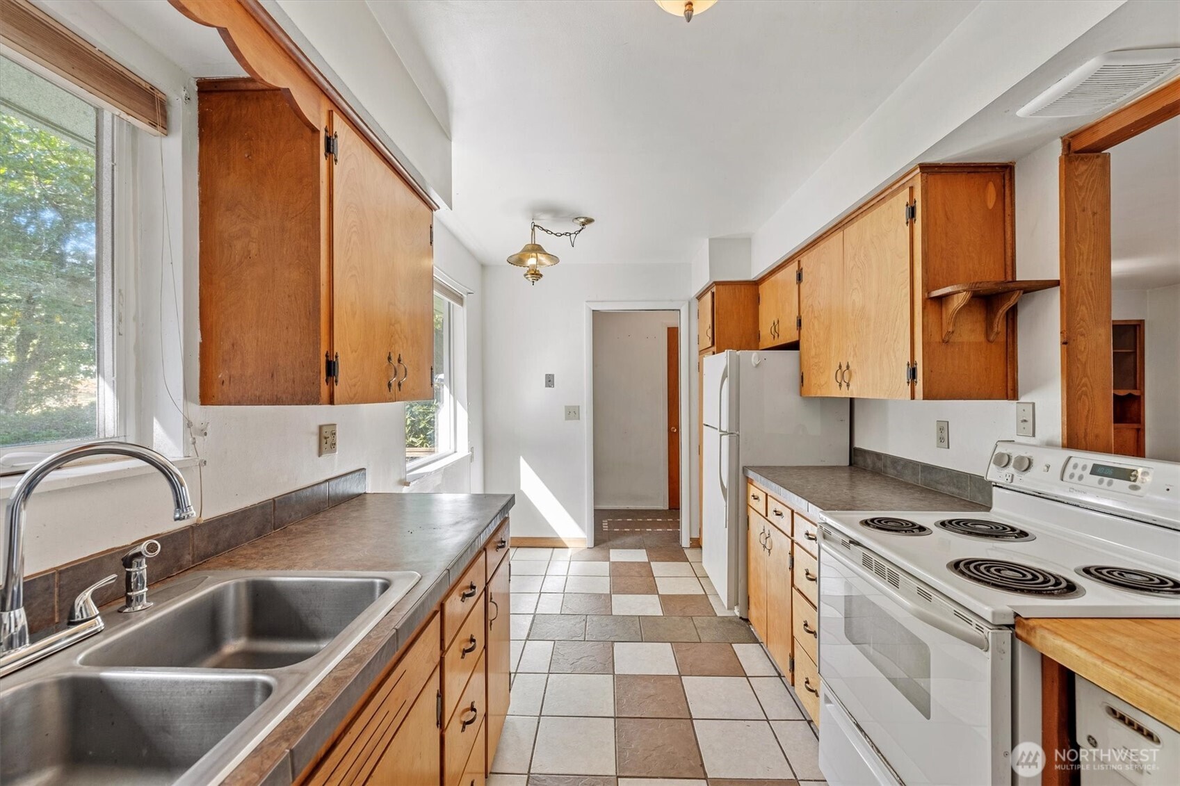 4511 Lakeway Drive Property Photo 7