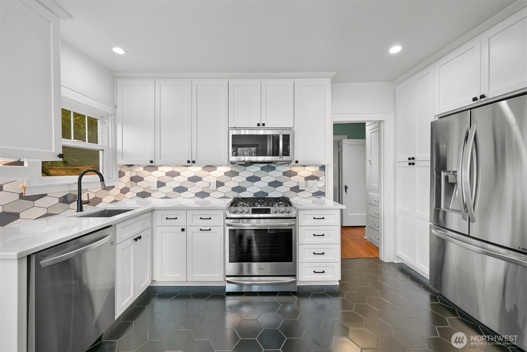 252 S Garden Street Property Photo 4
