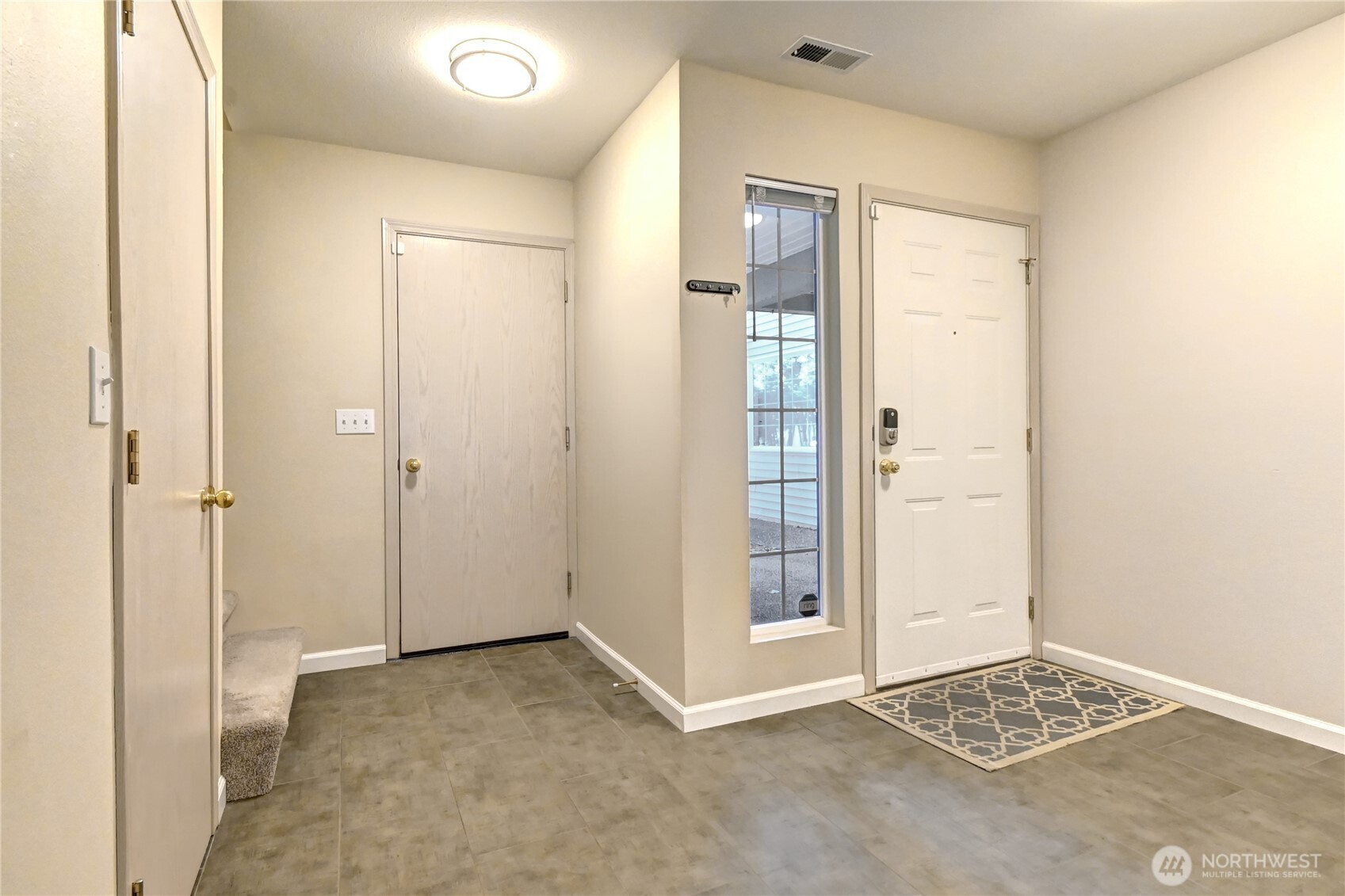 13700 56th Avenue Property Photo 3