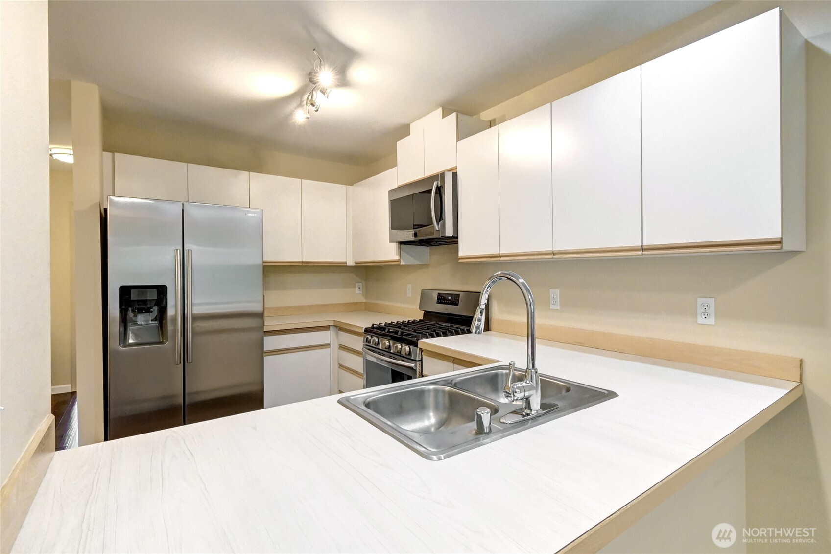 13700 56th Avenue Property Photo 6