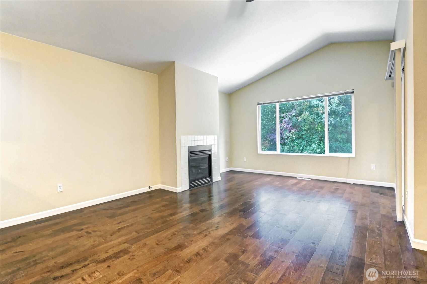 13700 56th Avenue Property Photo 7