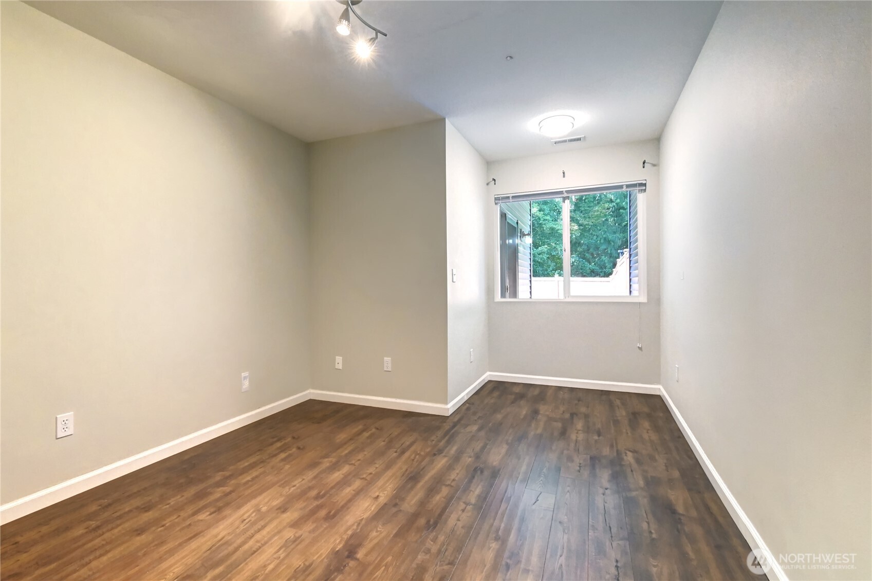 13700 56th Avenue Property Photo 12