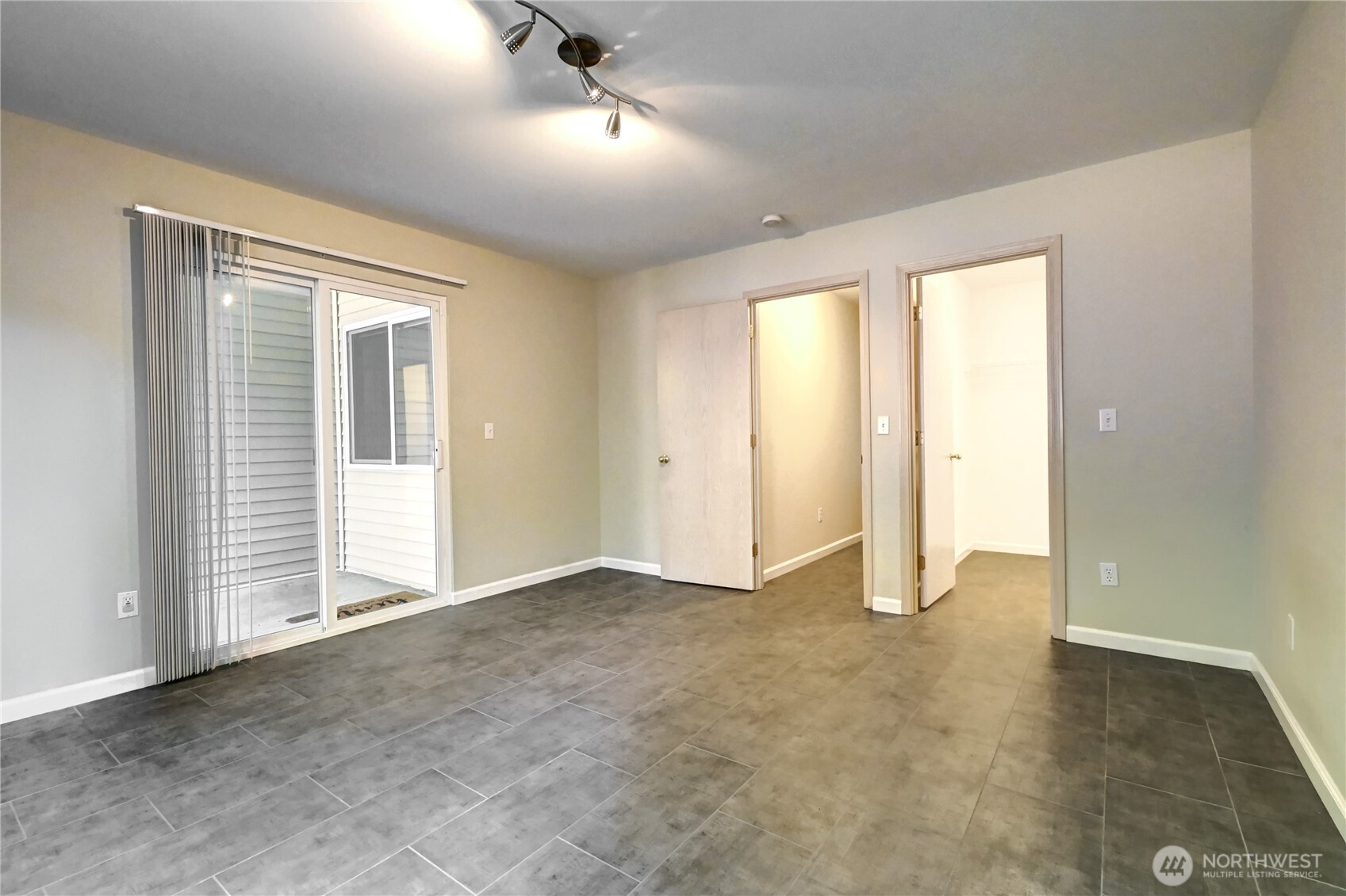 13700 56th Avenue Property Photo 15