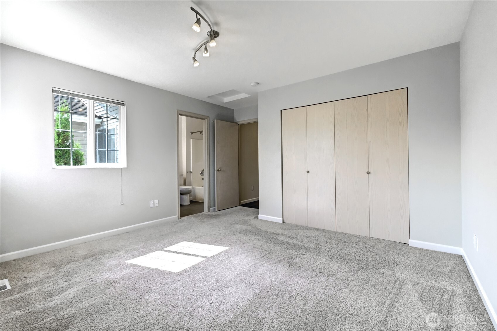 13700 56th Avenue Property Photo 20