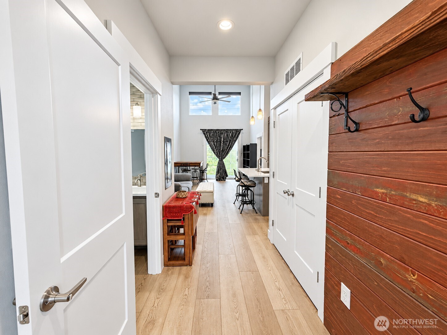 607 Sunset Avenue N8 Property Photo 3