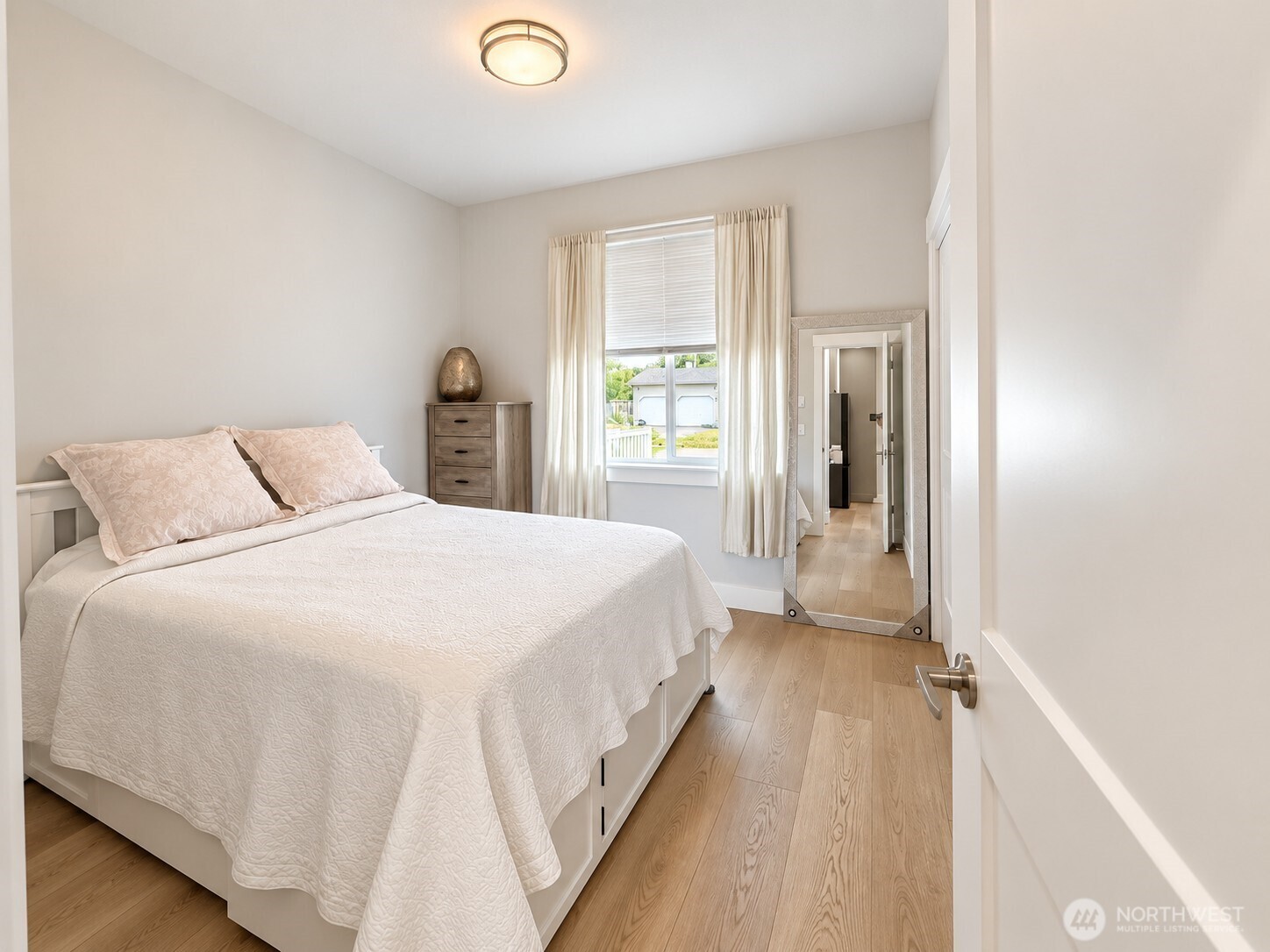 607 Sunset Avenue N8 Property Photo 15