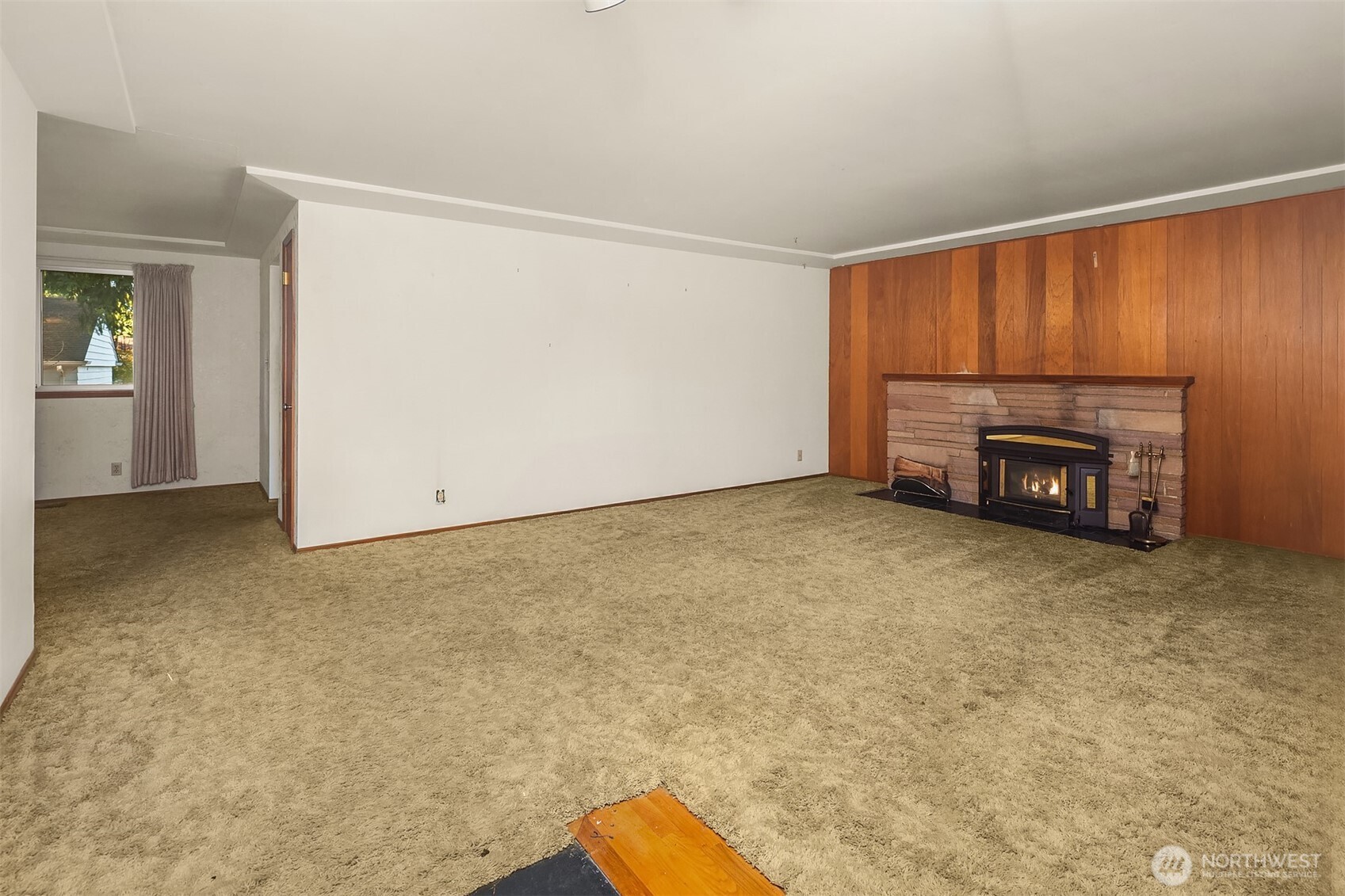 518 N 198th Street Property Photo 6