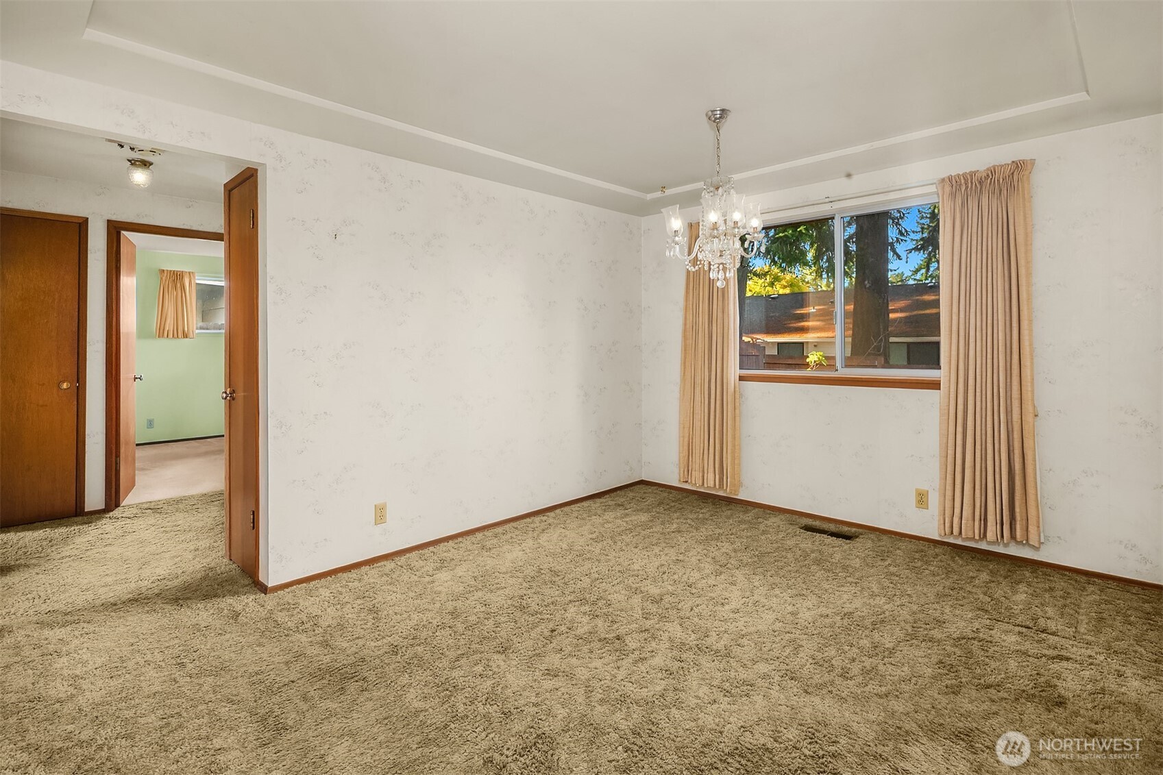 518 N 198th Street Property Photo 7