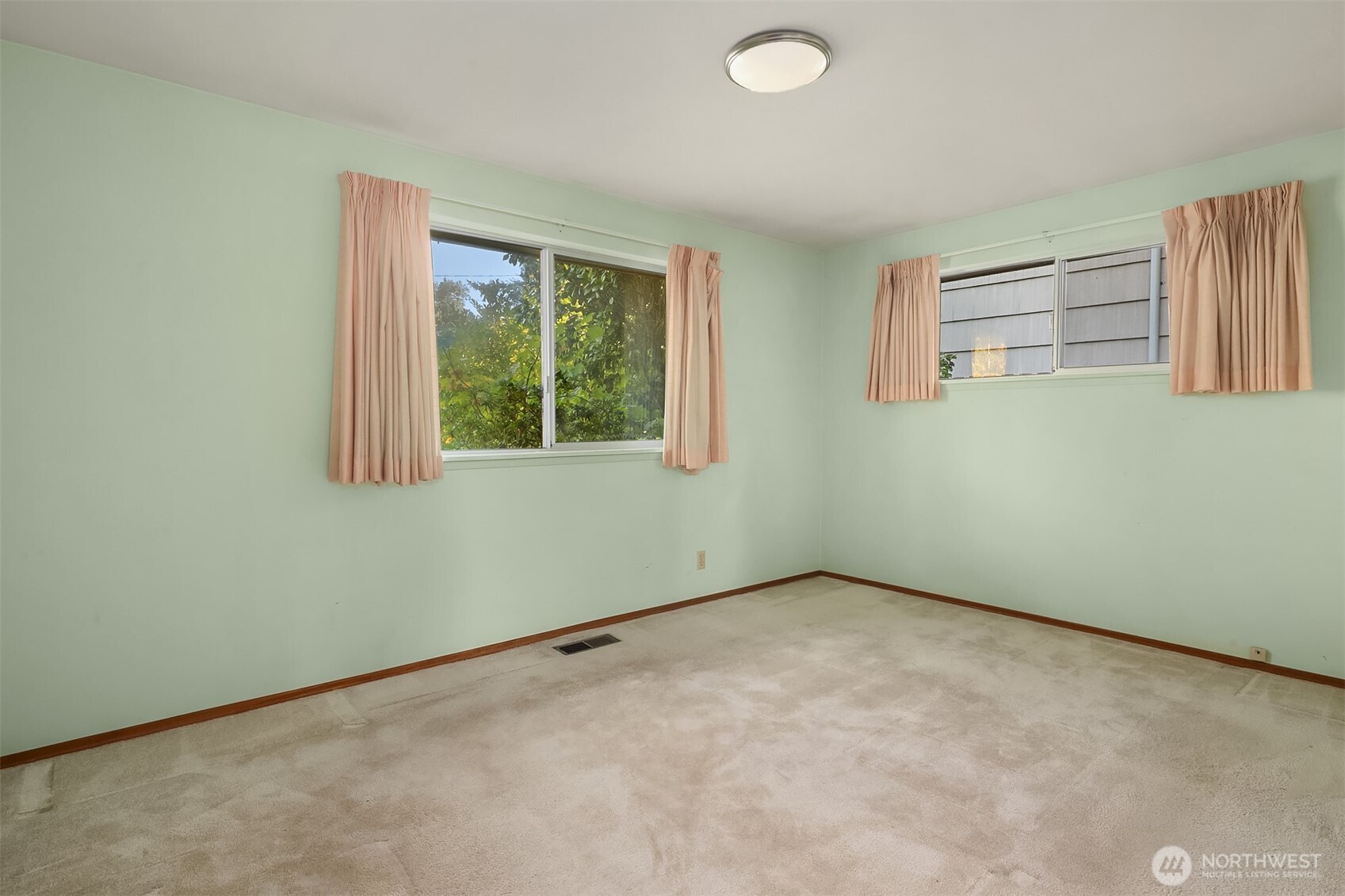 518 N 198th Street Property Photo 17