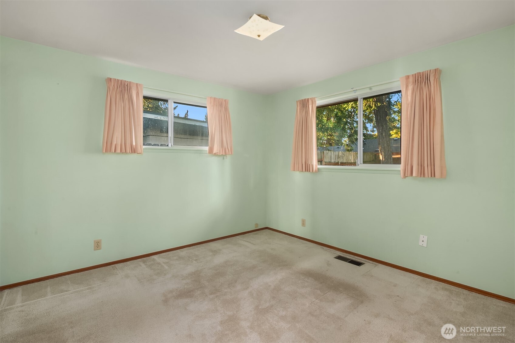 518 N 198th Street Property Photo 18