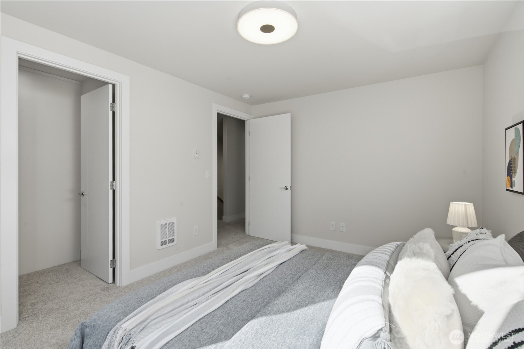 2214 Franklin Ave E B Property Photo 21