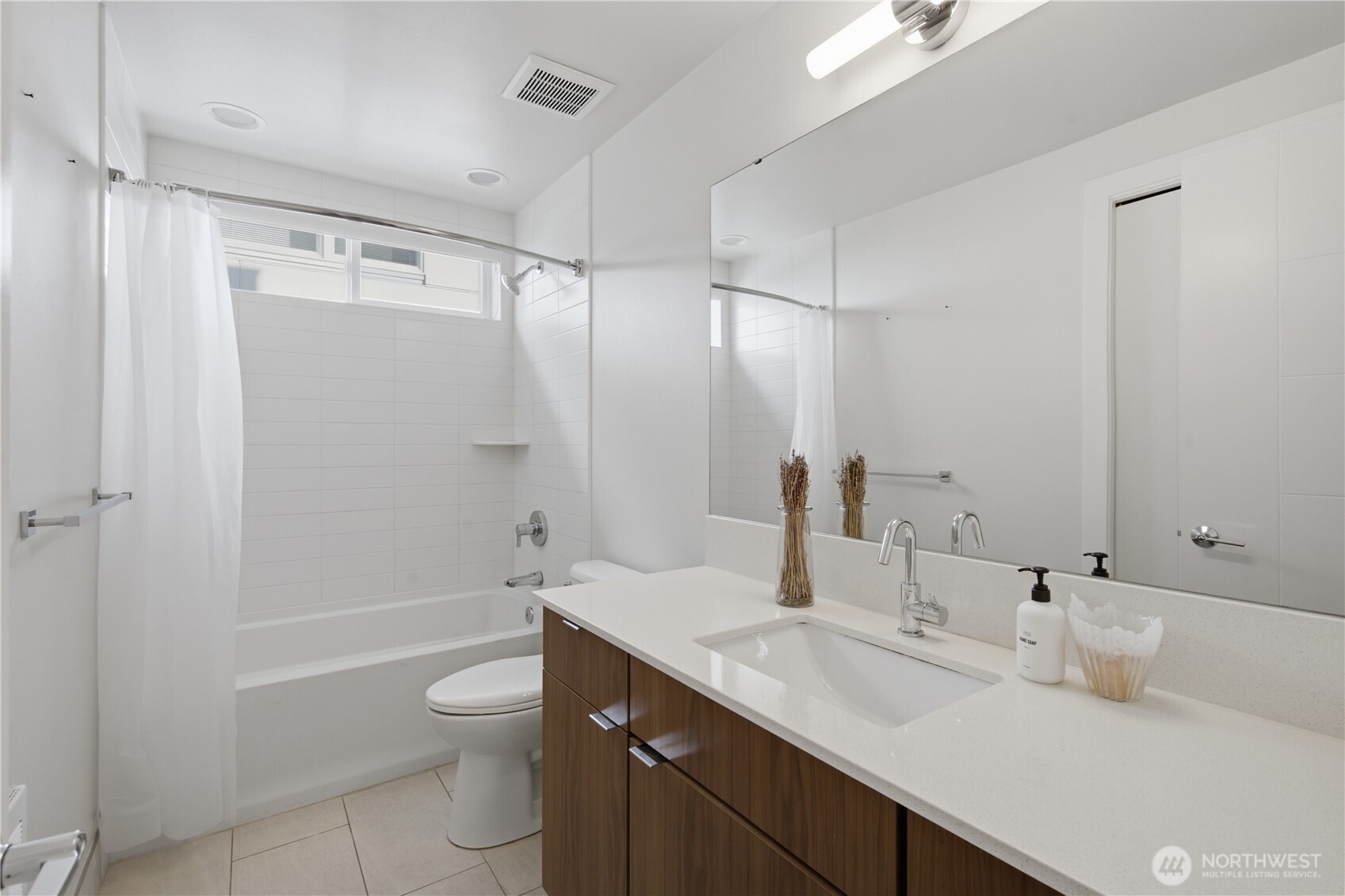 2214 Franklin Ave E B Property Photo 23