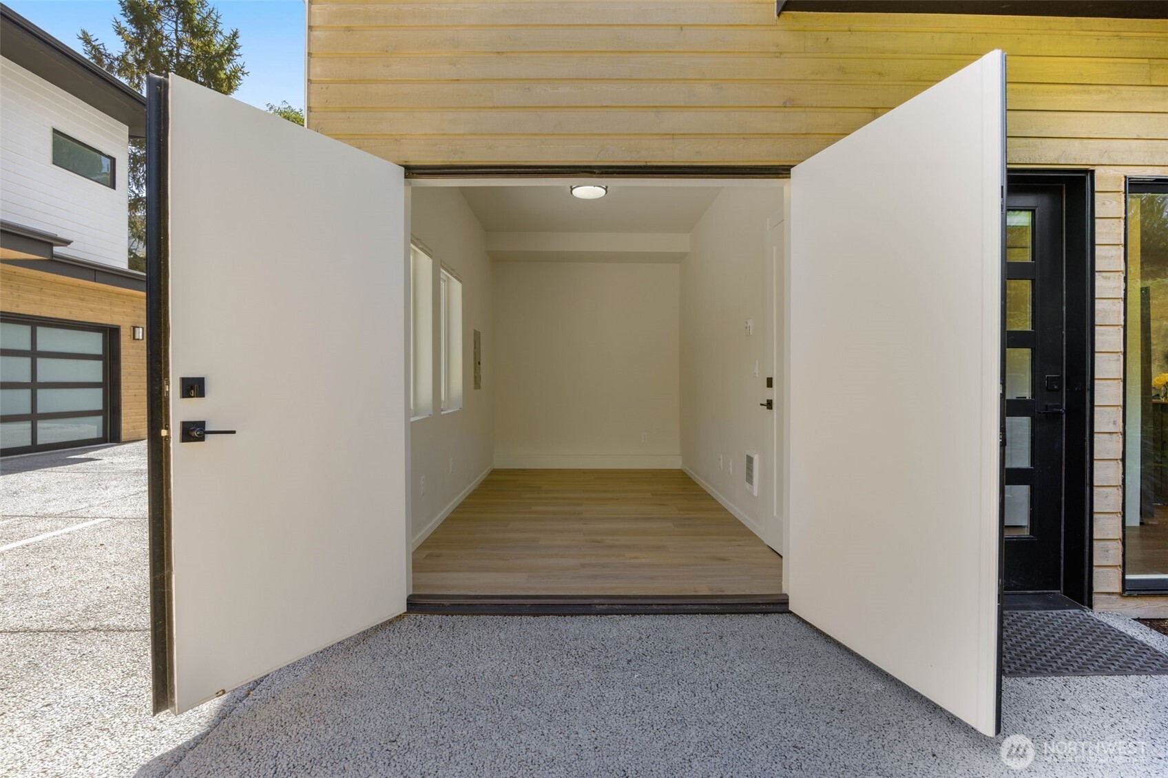 3828 35th Avenue #b Property Photo 5