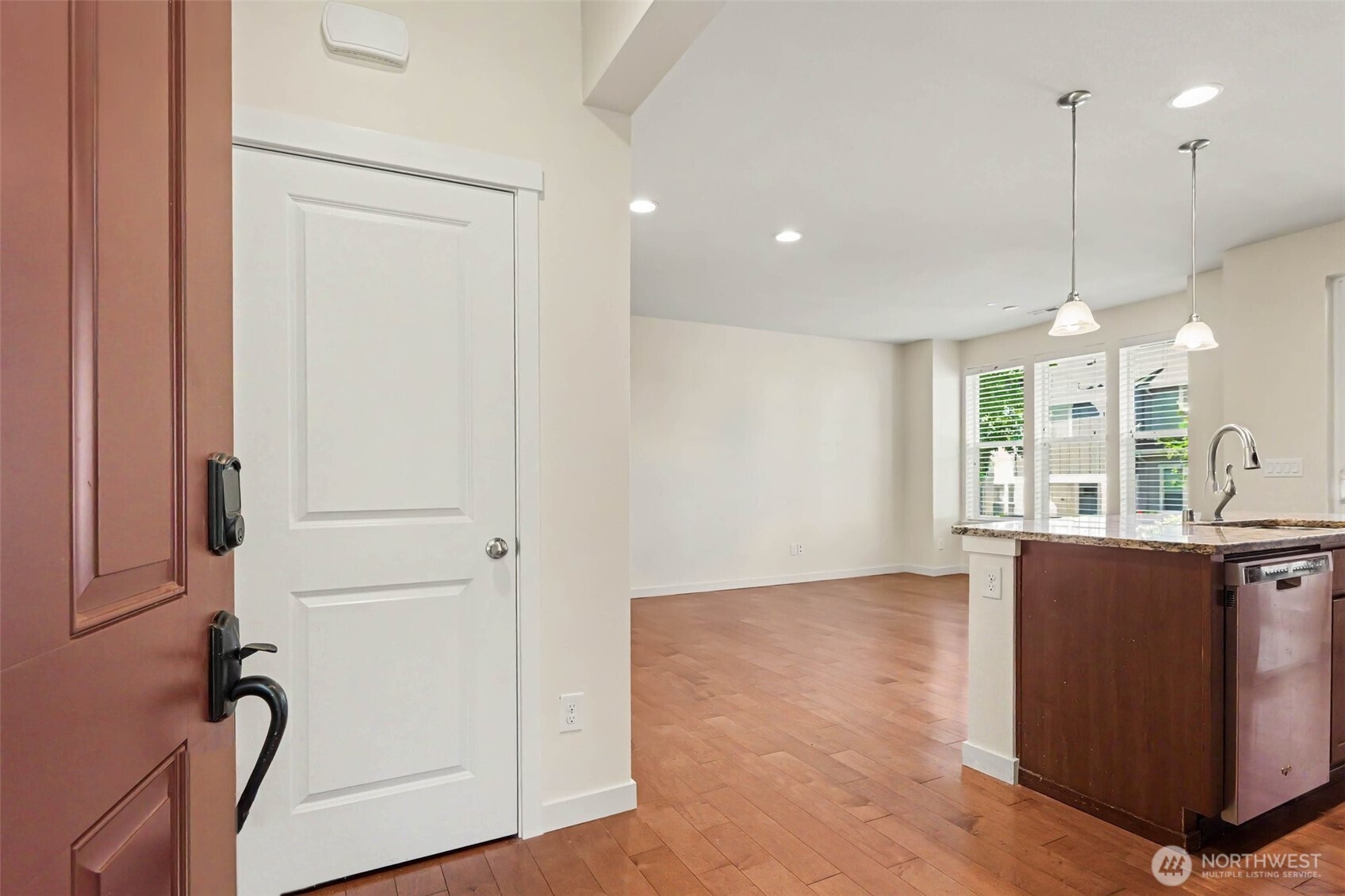 1423 Ne Hickory Lane Property Photo 3