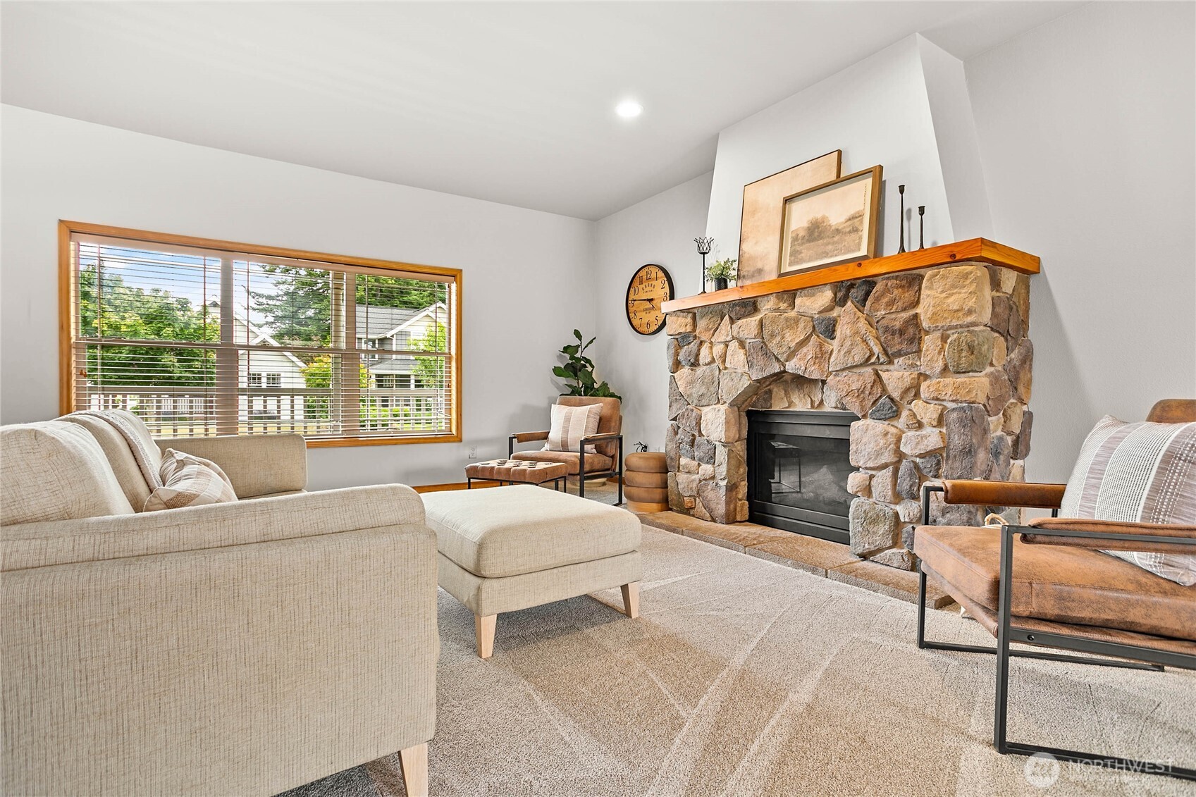 1451 Larkspur Street Property Photo 7