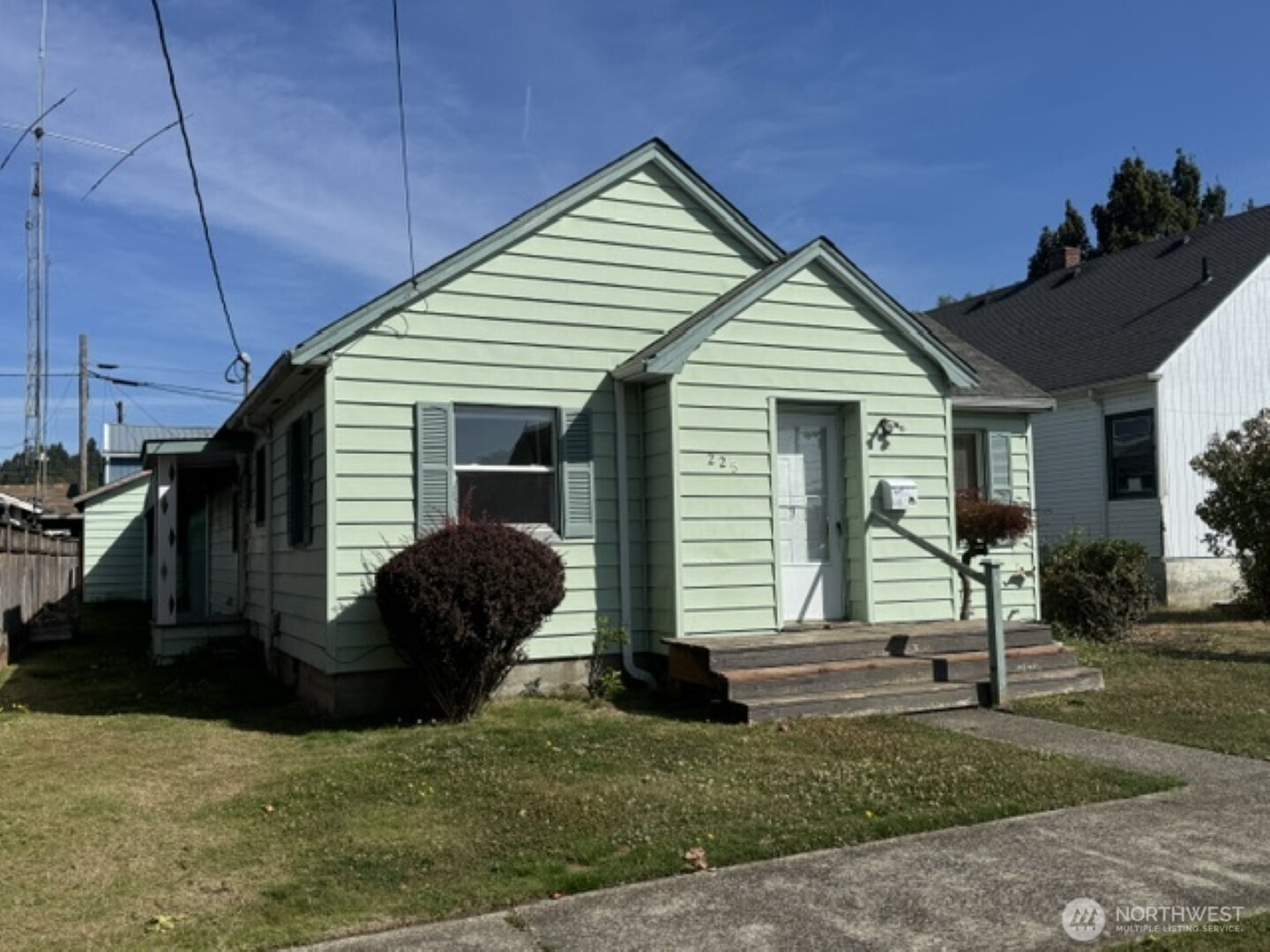 225 Sw Lewis Street Property Photo 2