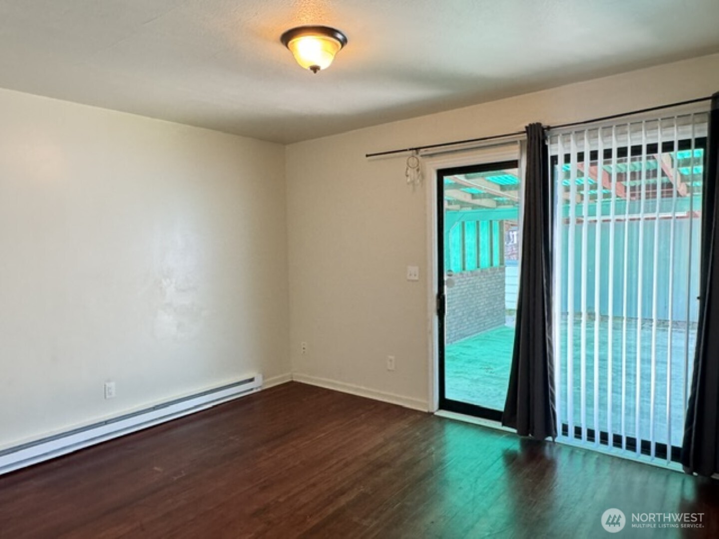 225 Sw Lewis Street Property Photo 4