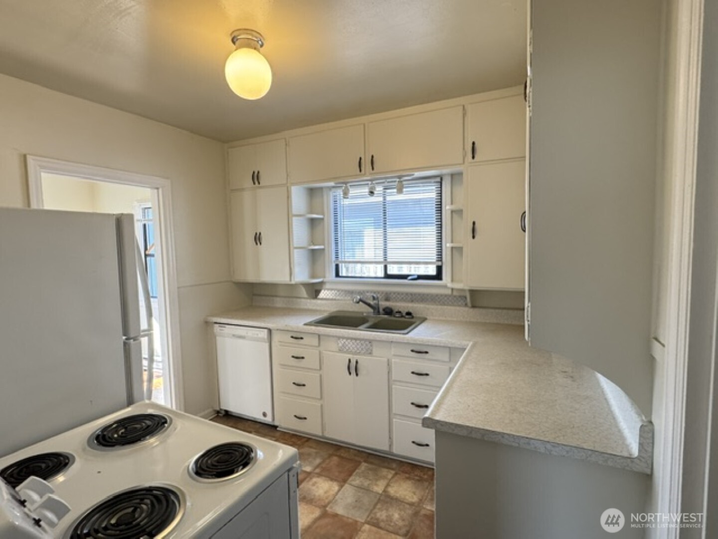 225 Sw Lewis Street Property Photo 5