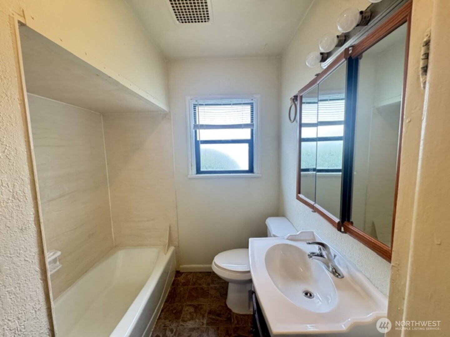225 Sw Lewis Street Property Photo 7