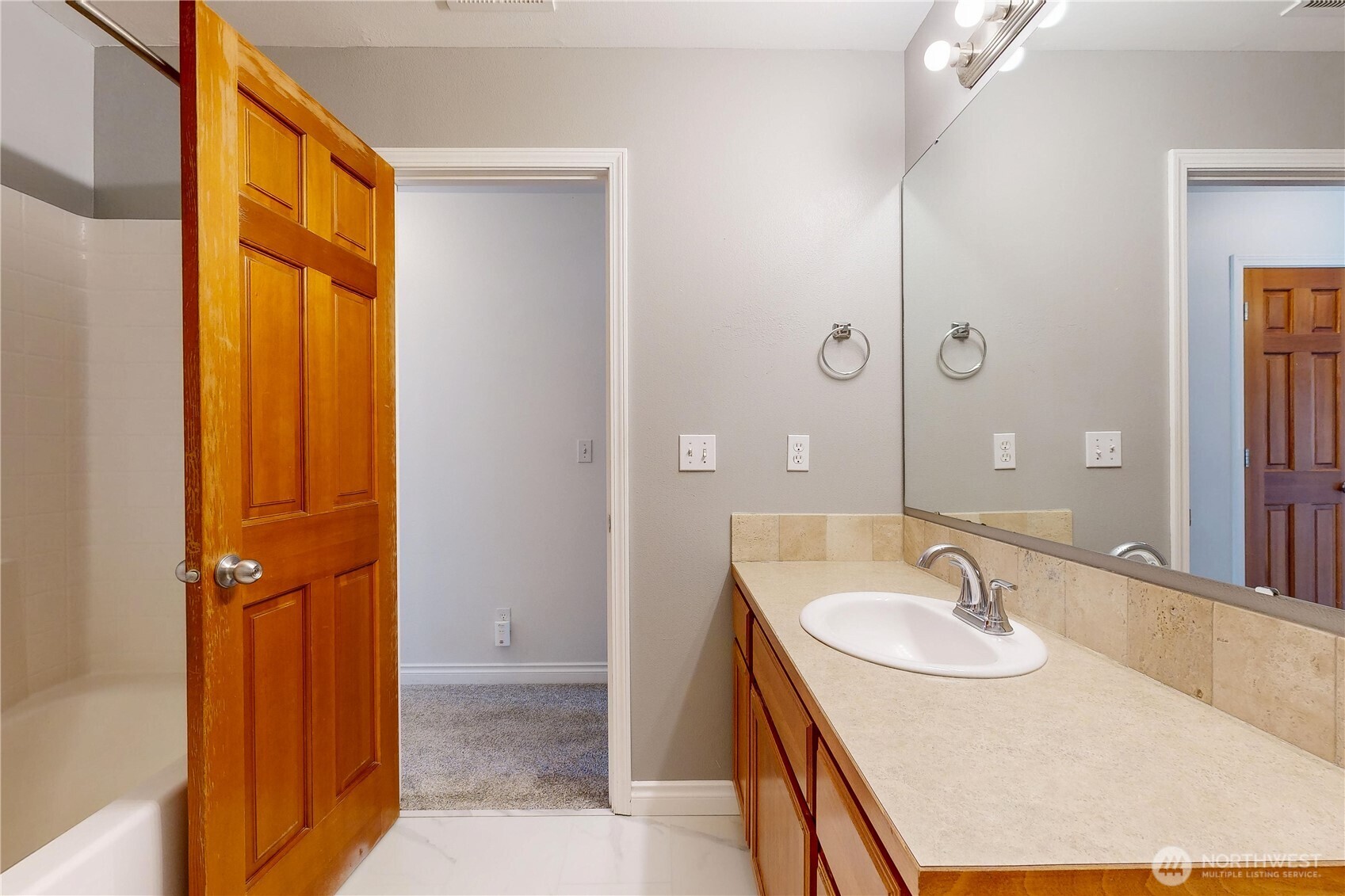 111 Chapelwood Avenue Property Photo 30