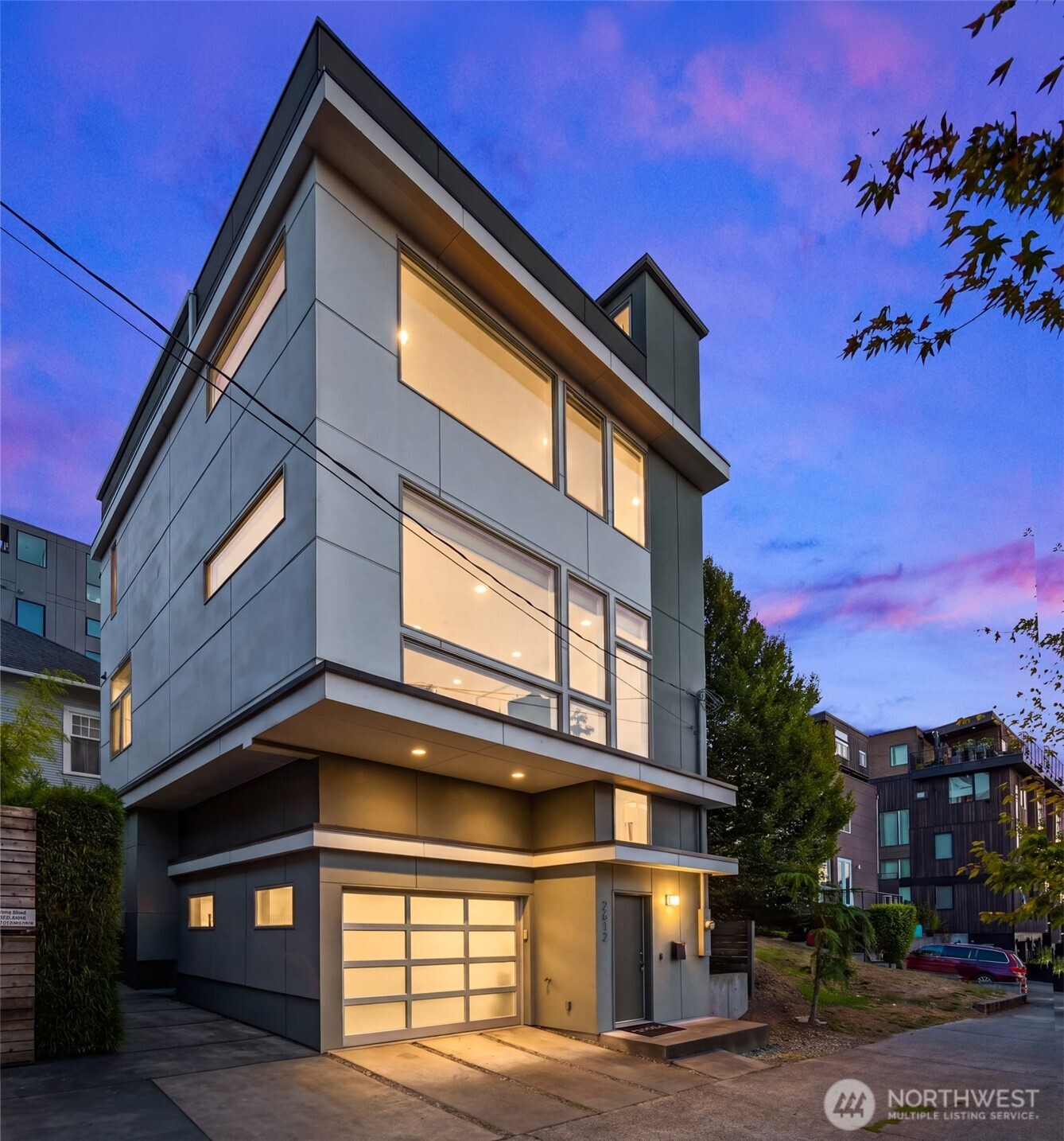 2612 E Denny Way Property Photo 2