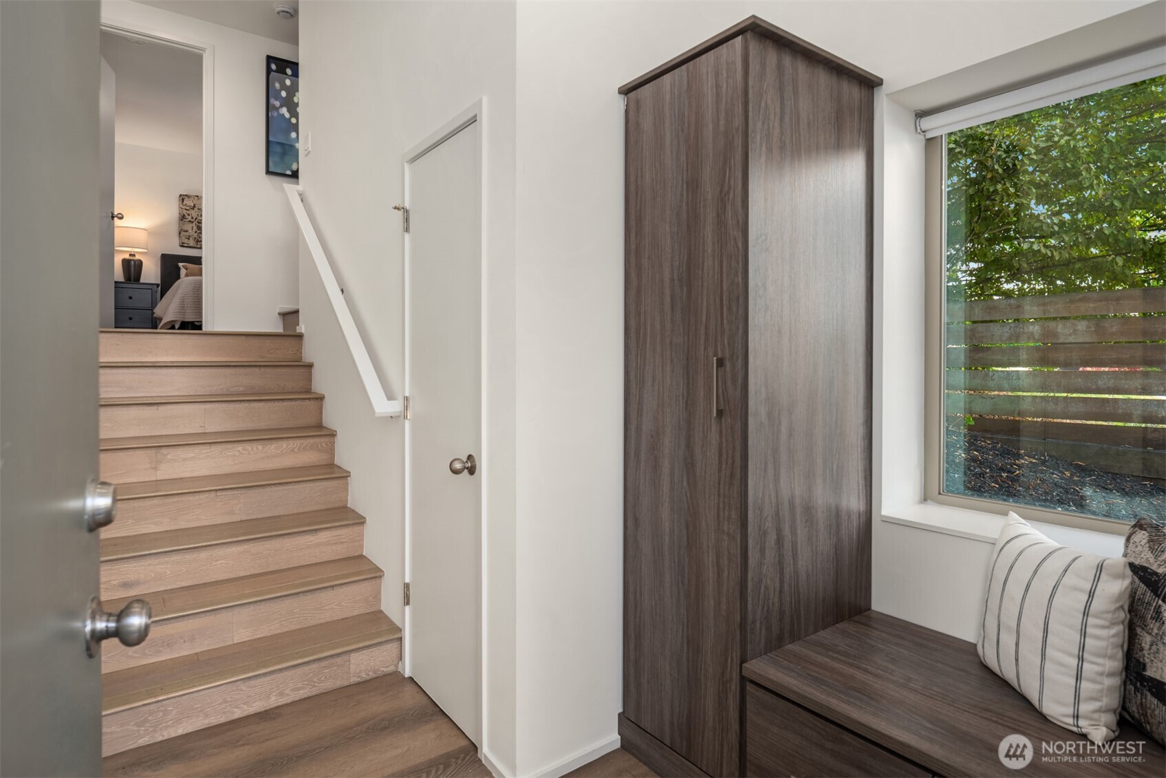 2612 E Denny Way Property Photo 4