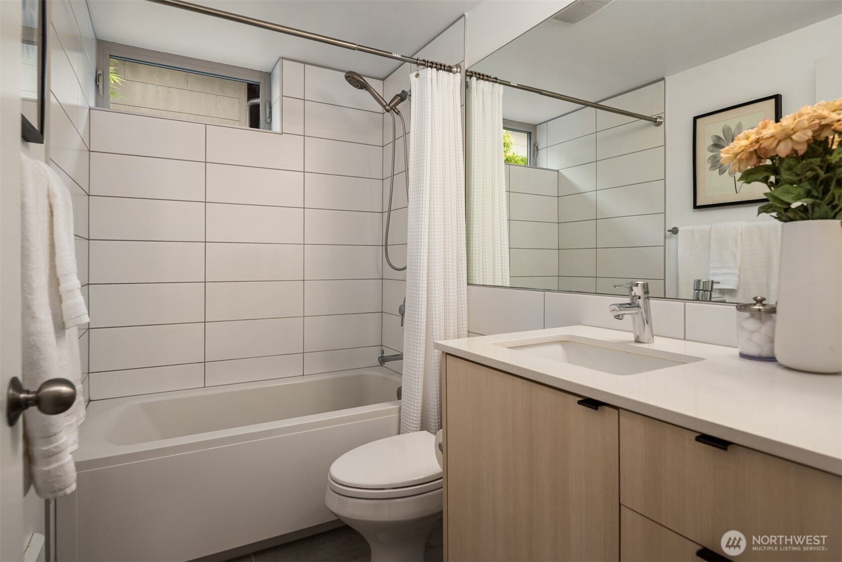 2612 E Denny Way Property Photo 23