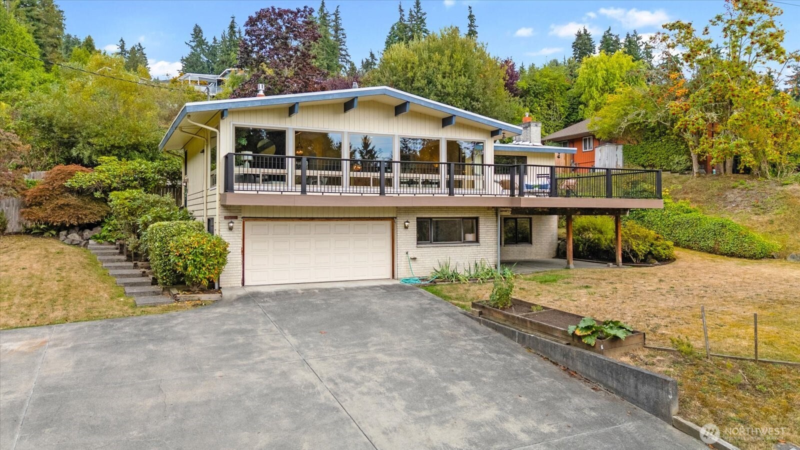 17207 76th Avenue Property Photo 2