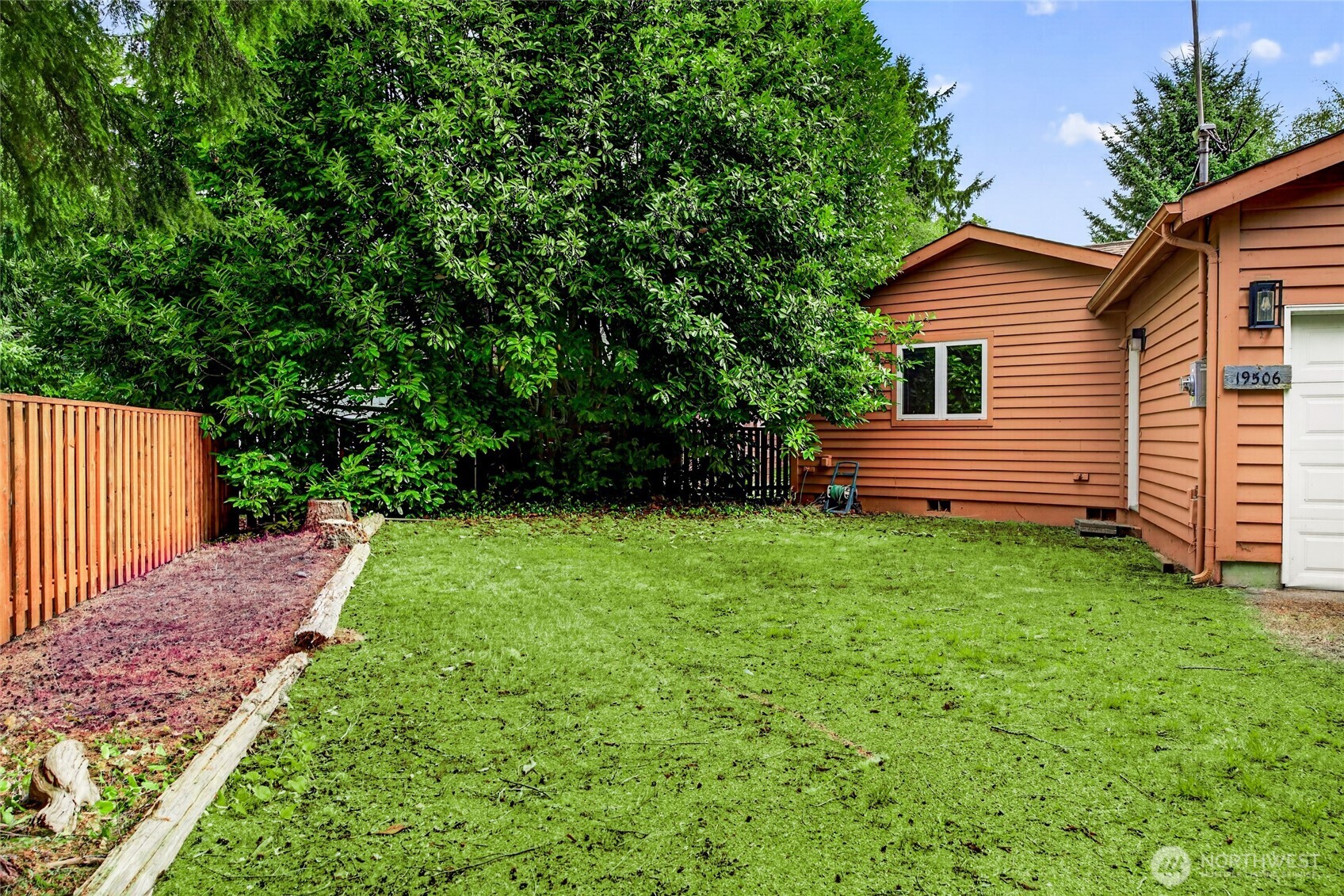 19506 U Place Property Photo 3