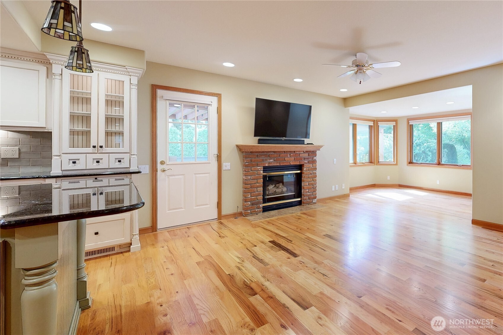 2460 Fairfield Drive Property Photo 4