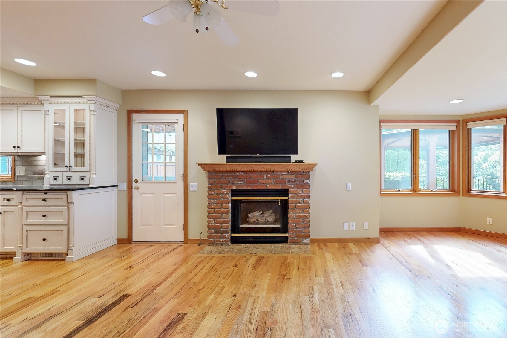 2460 Fairfield Drive Property Photo 6