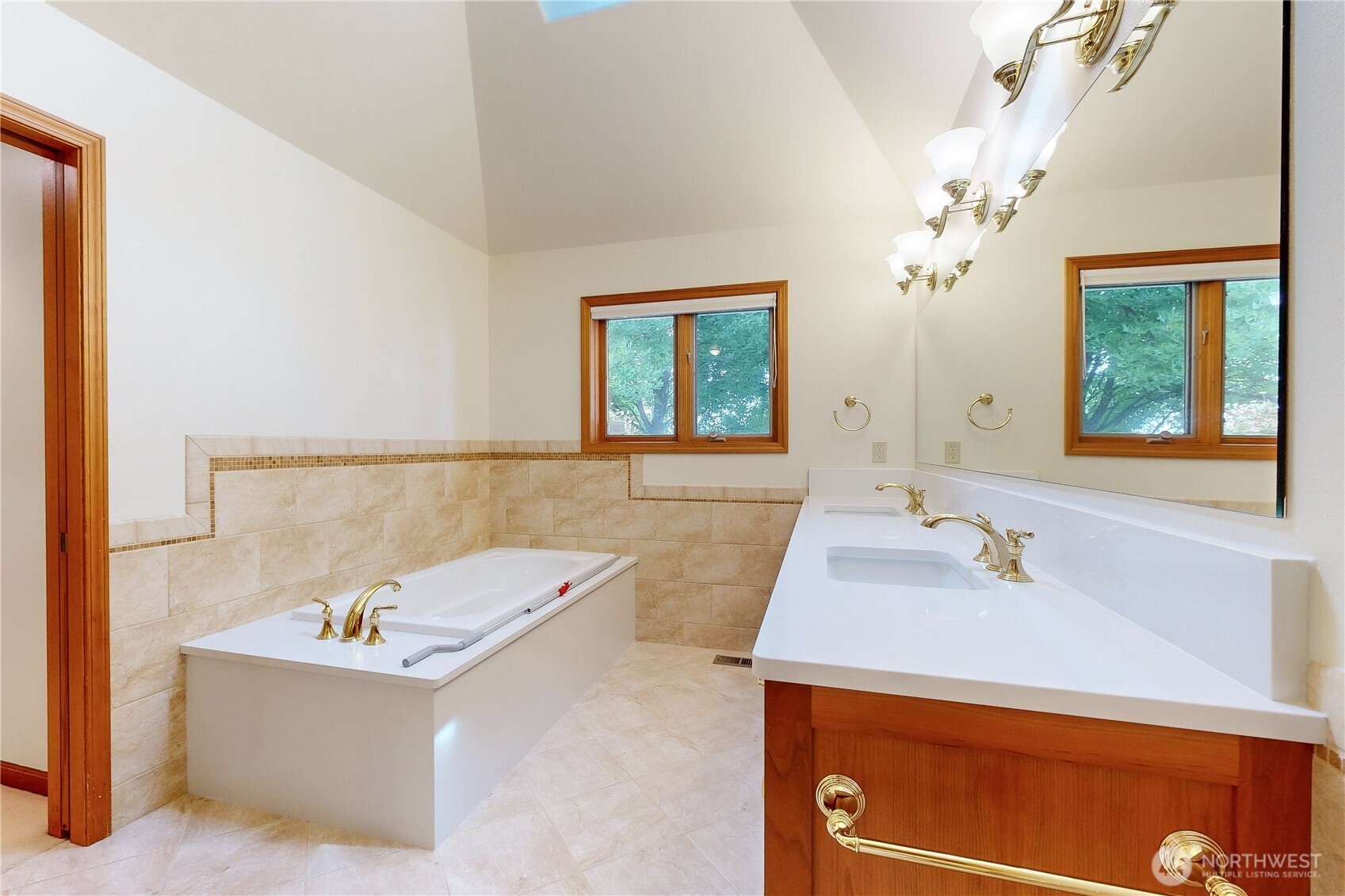 2460 Fairfield Drive Property Photo 20