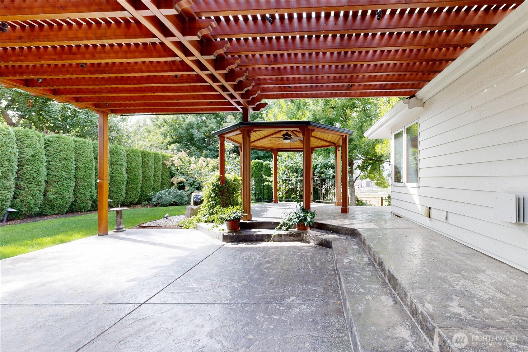 2460 Fairfield Drive Property Photo 30