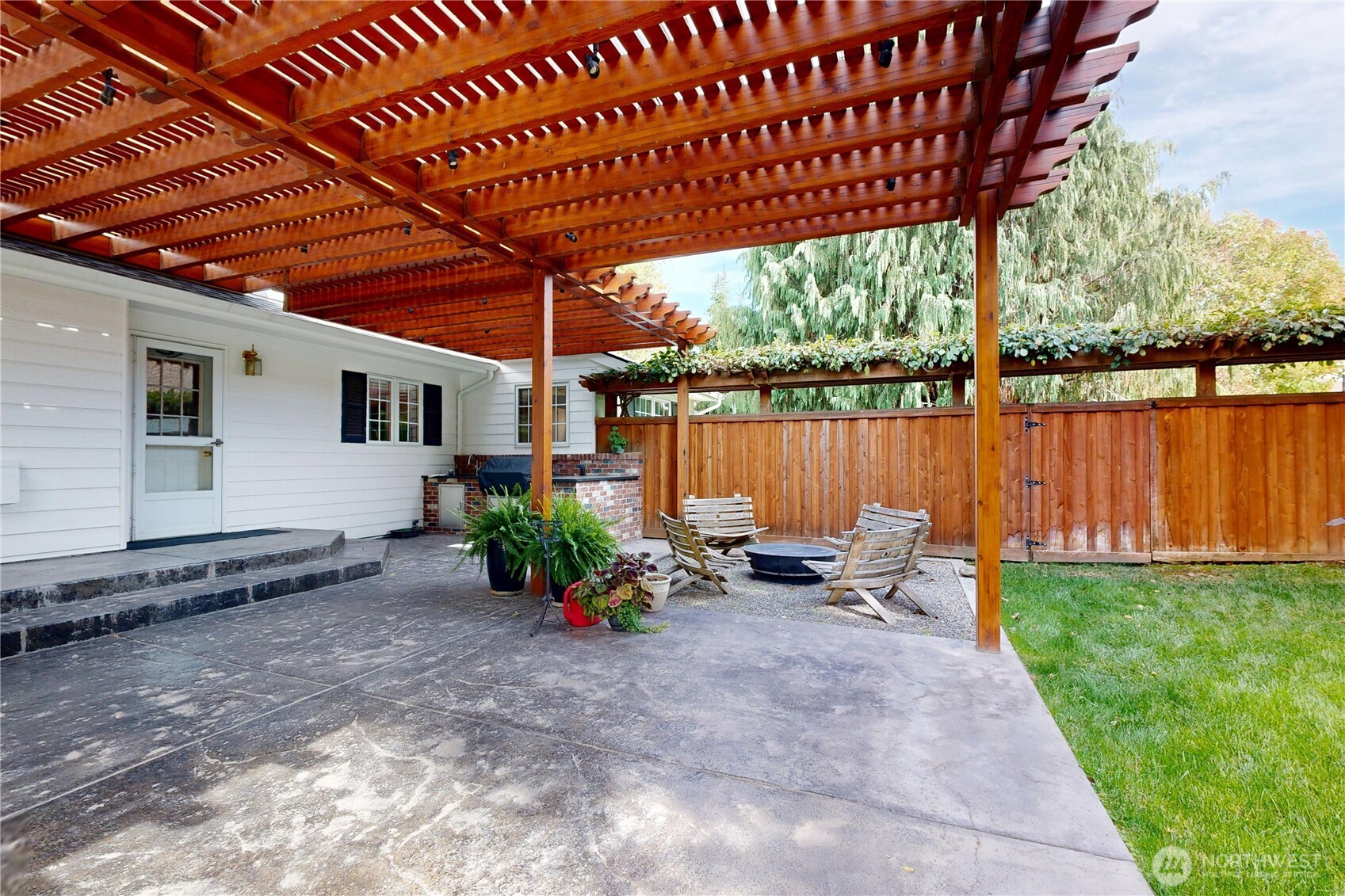 2460 Fairfield Drive Property Photo 33