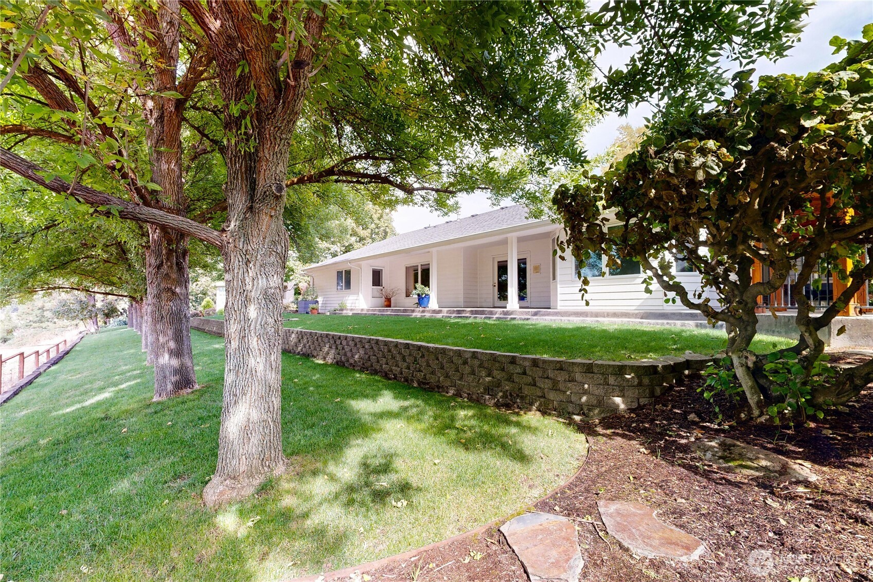 2460 Fairfield Drive Property Photo 37