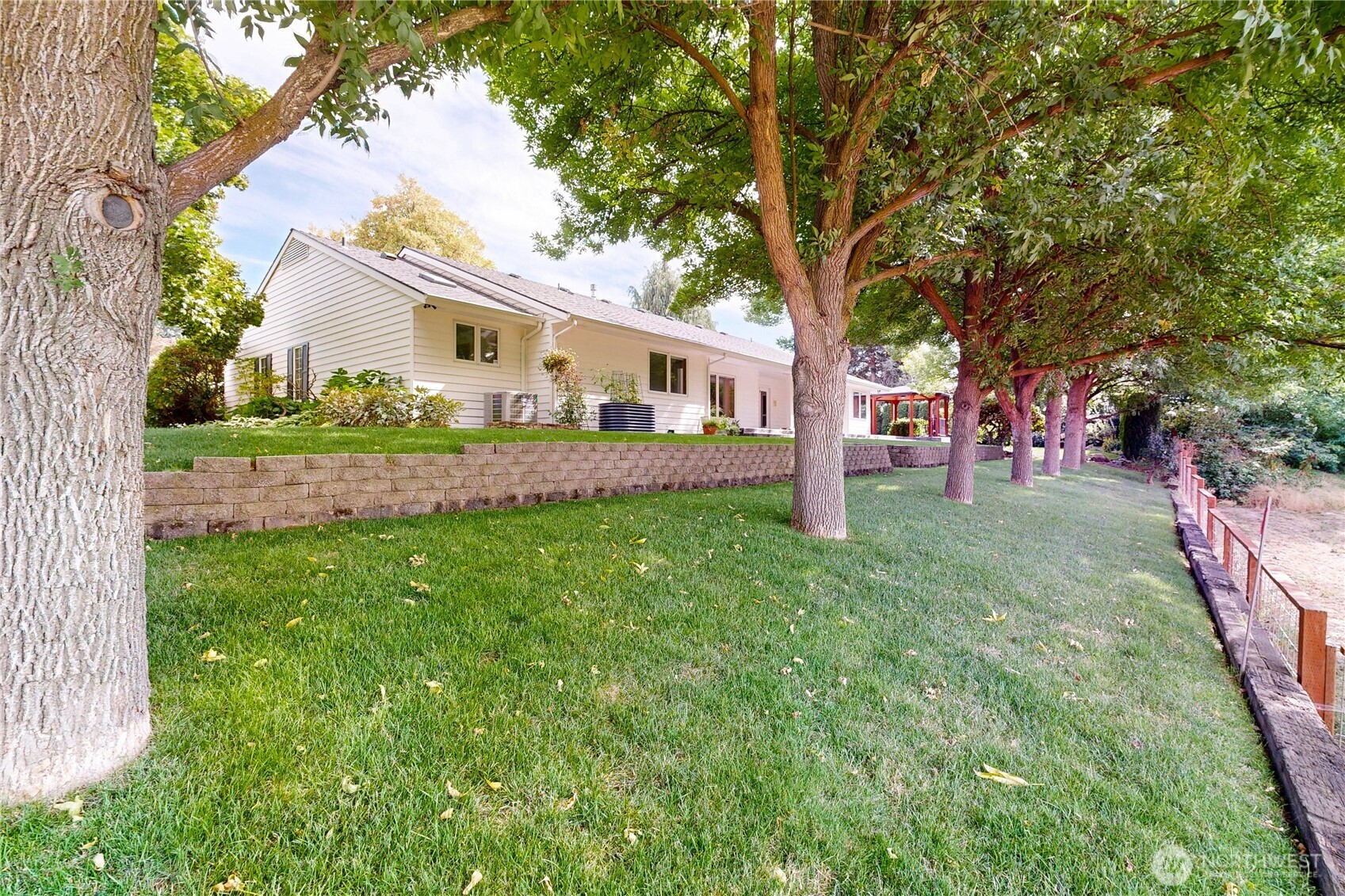 2460 Fairfield Drive Property Photo 39