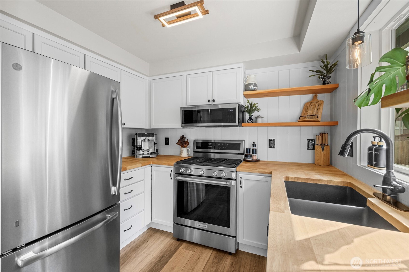 1424 Vecchio Court Property Photo 8