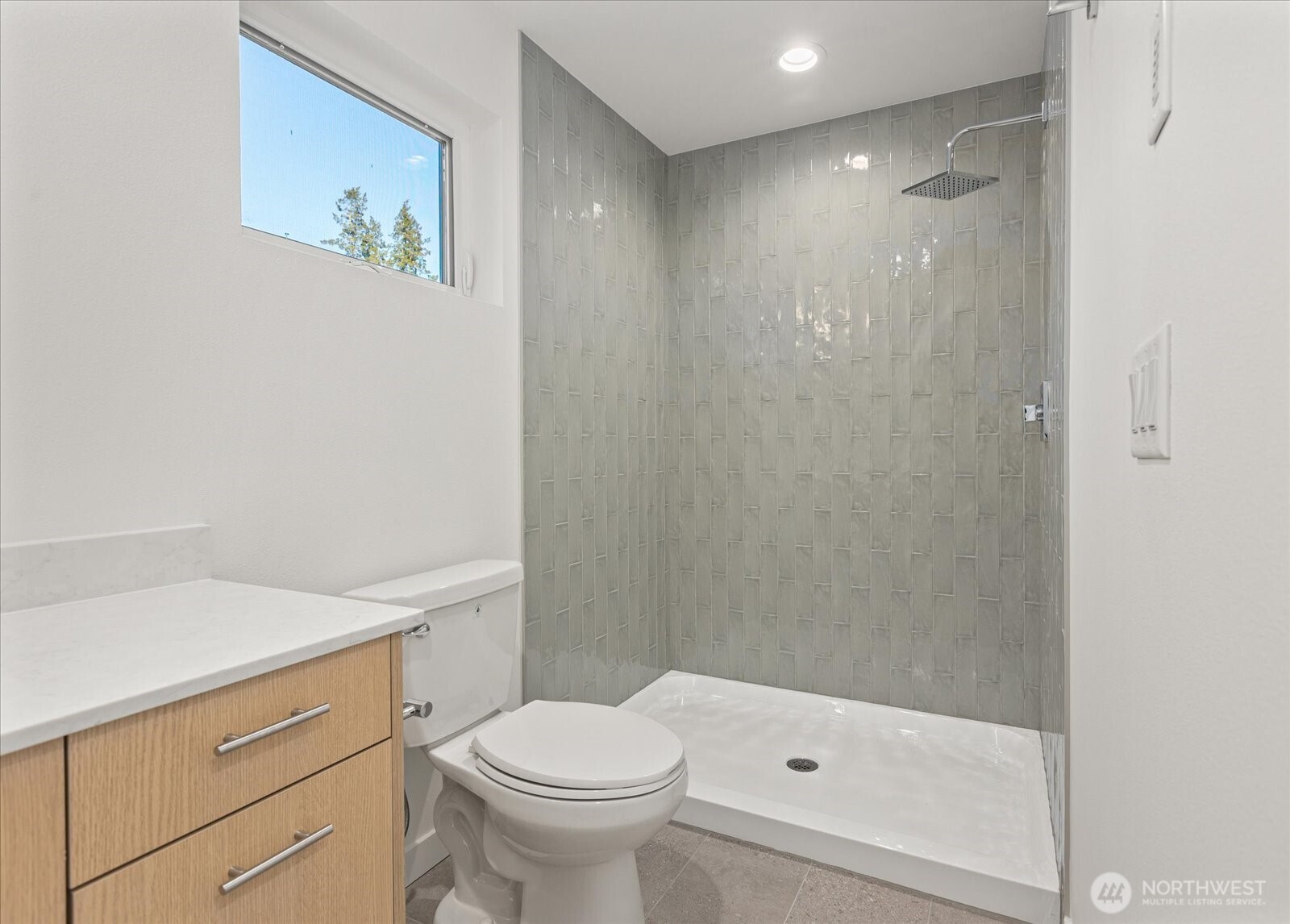 10748 Interlake Avenue Property Photo 16