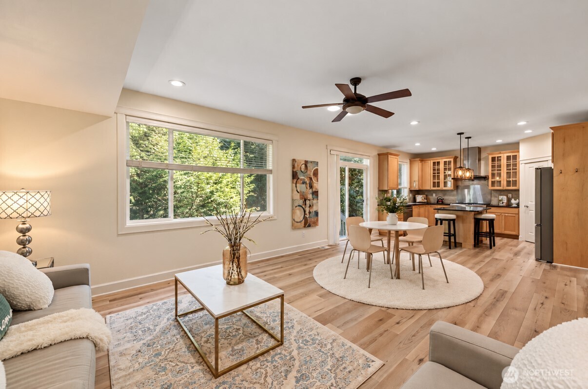 22707 72nd Place Property Photo 6