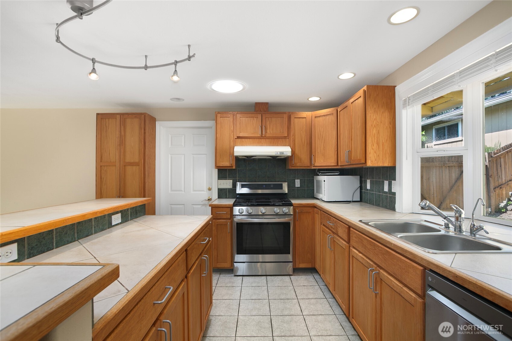 1012 179th Place Property Photo 7