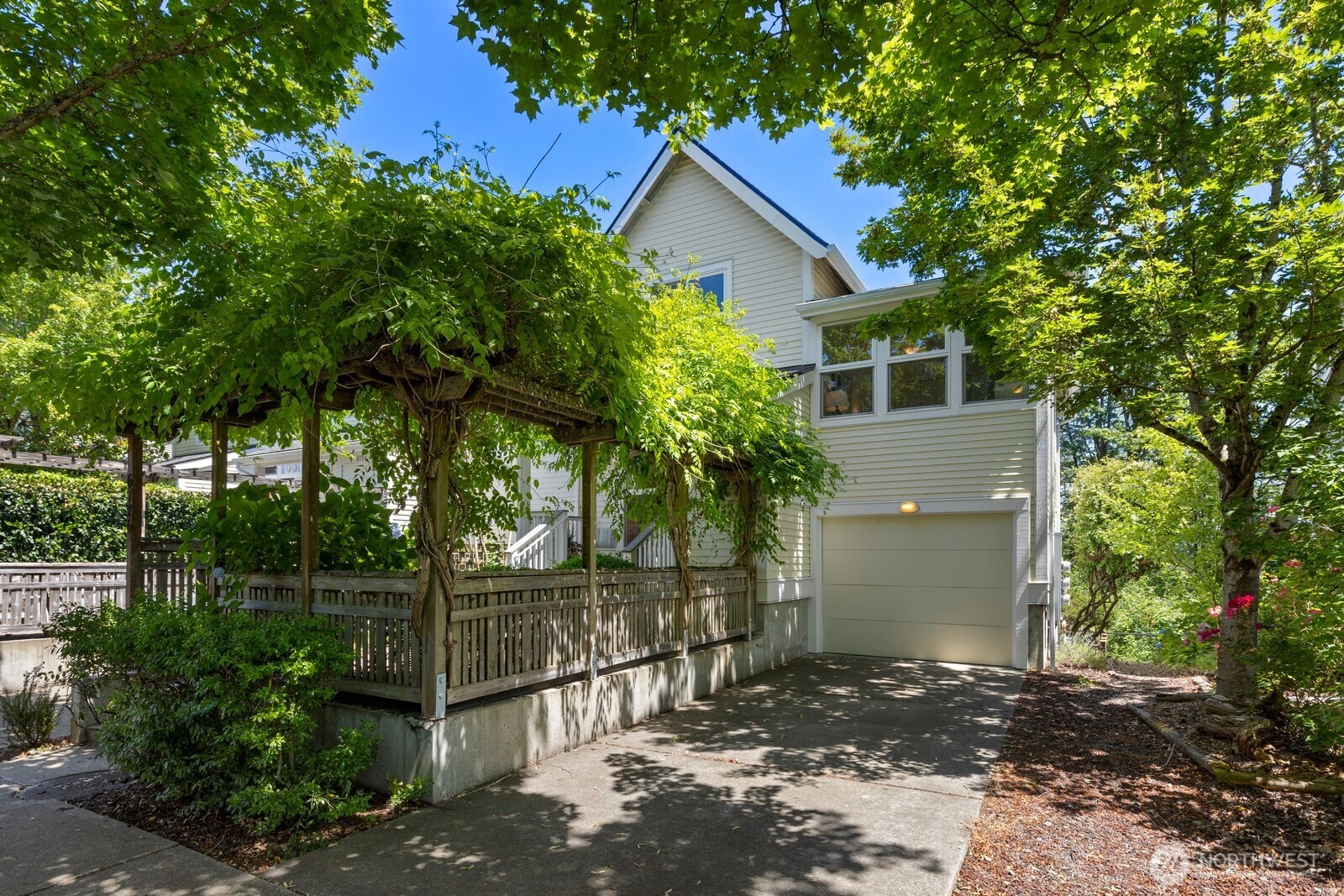 6726 35th Place Property Photo 1