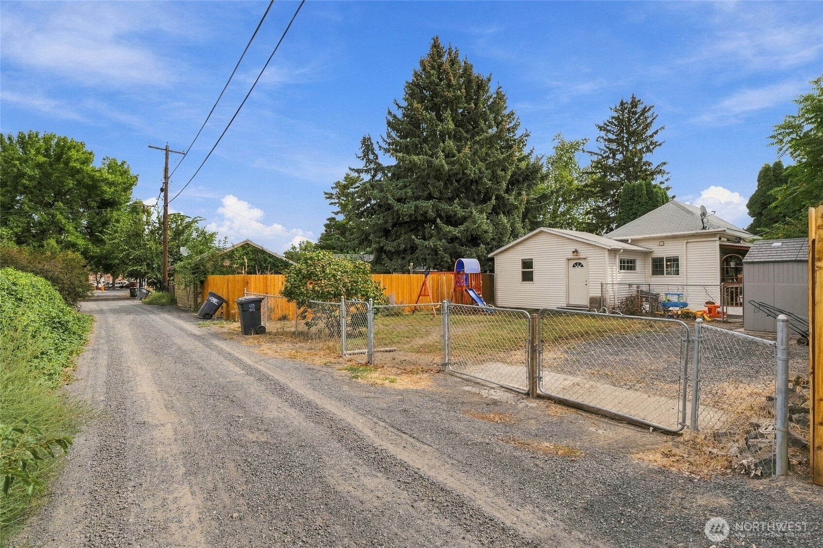 319 Nw C St Property Photo 13