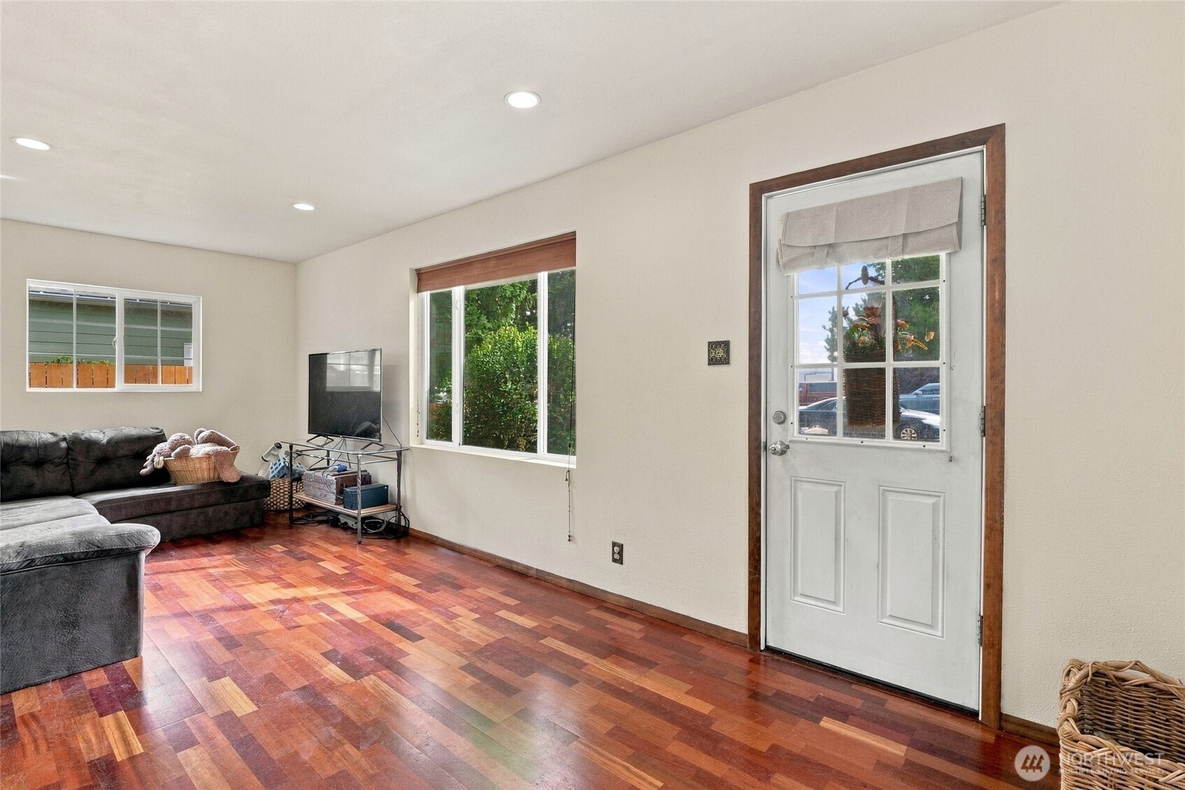319 Nw C St Property Photo 17