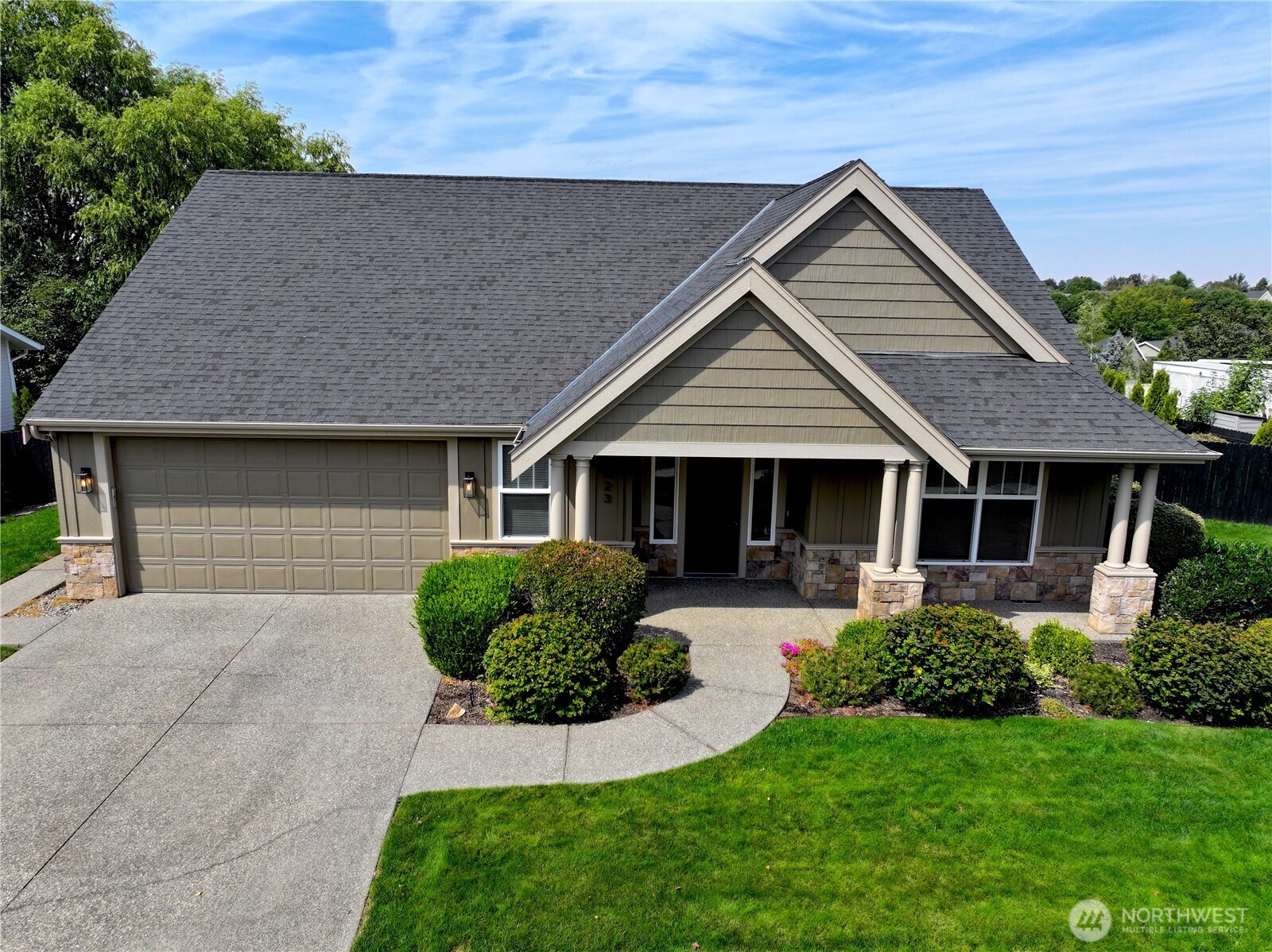1023 SE Sentry Drive Property Photo 1