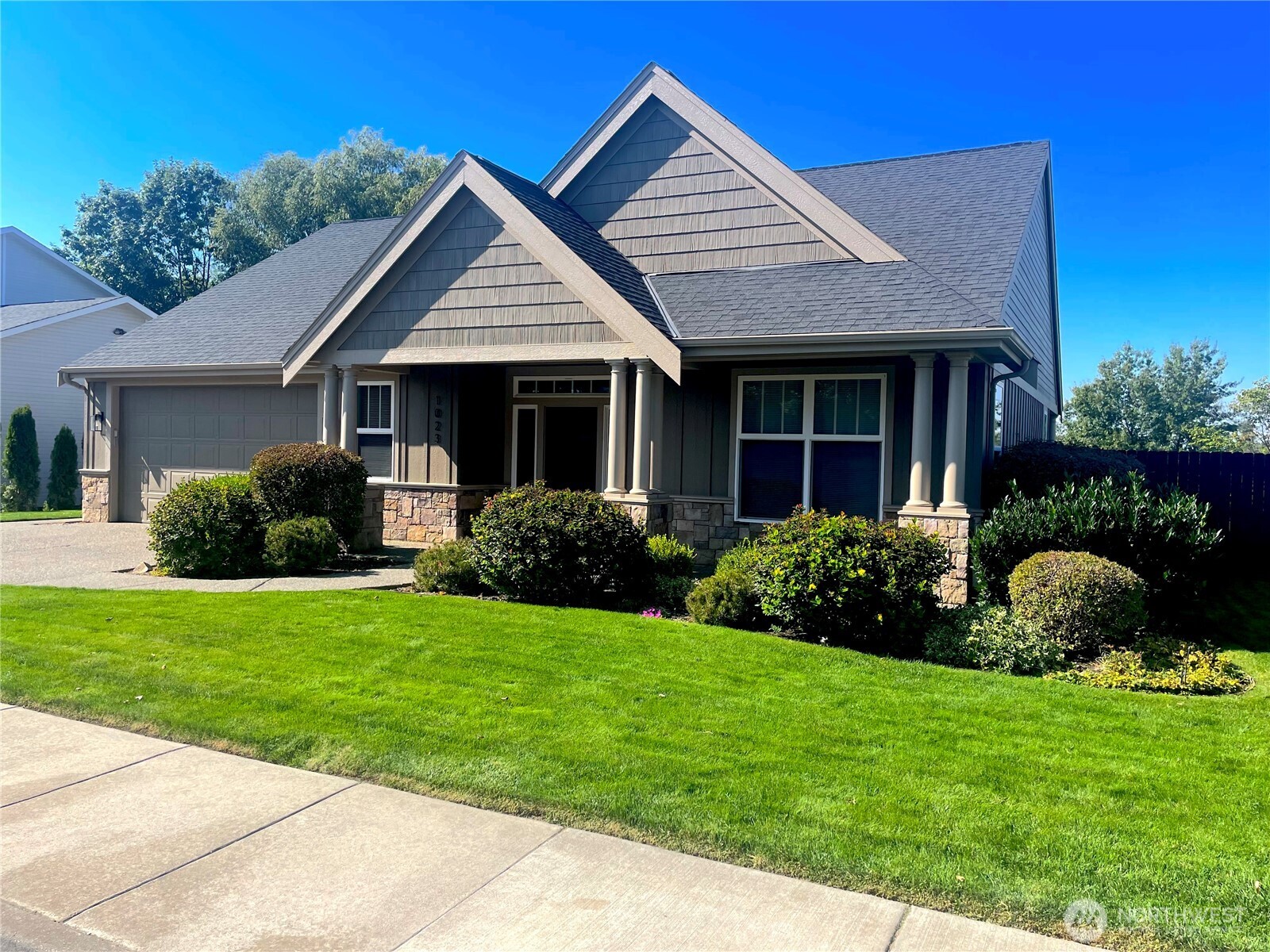 1023 Se Sentry Drive Property Photo 1