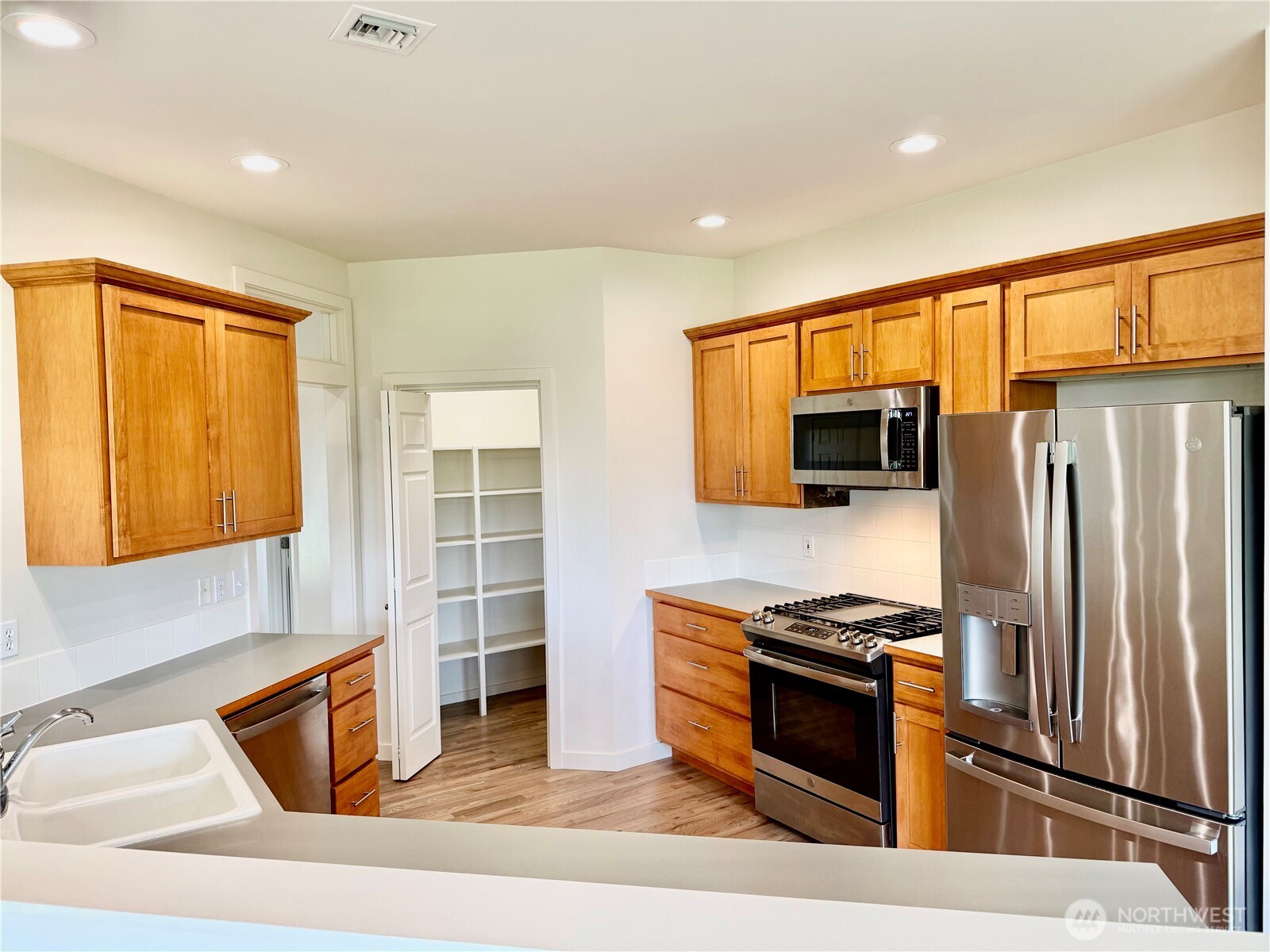 1023 Se Sentry Drive Property Photo 3