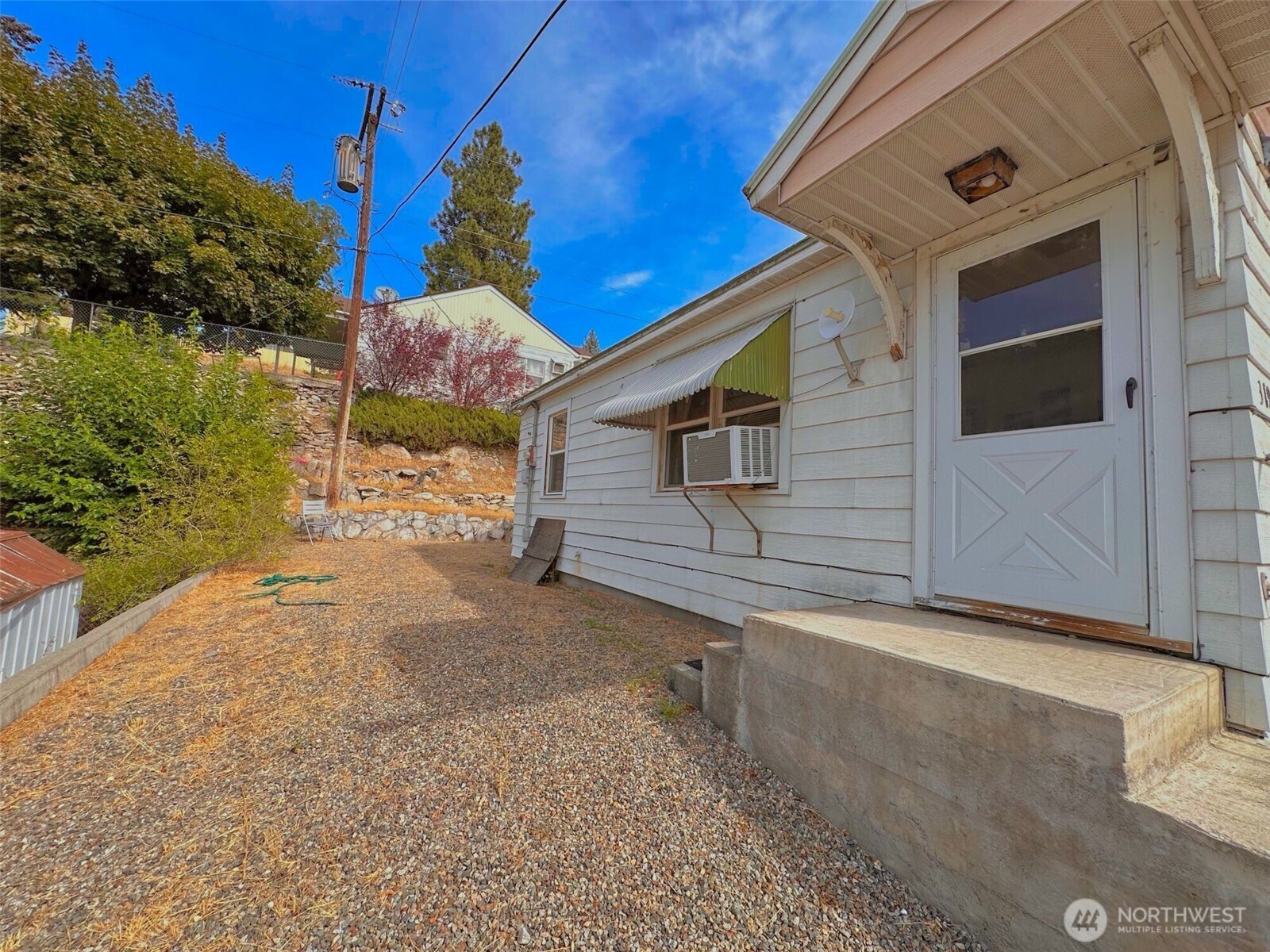 319 E Bartlett Avenue Property Photo 5