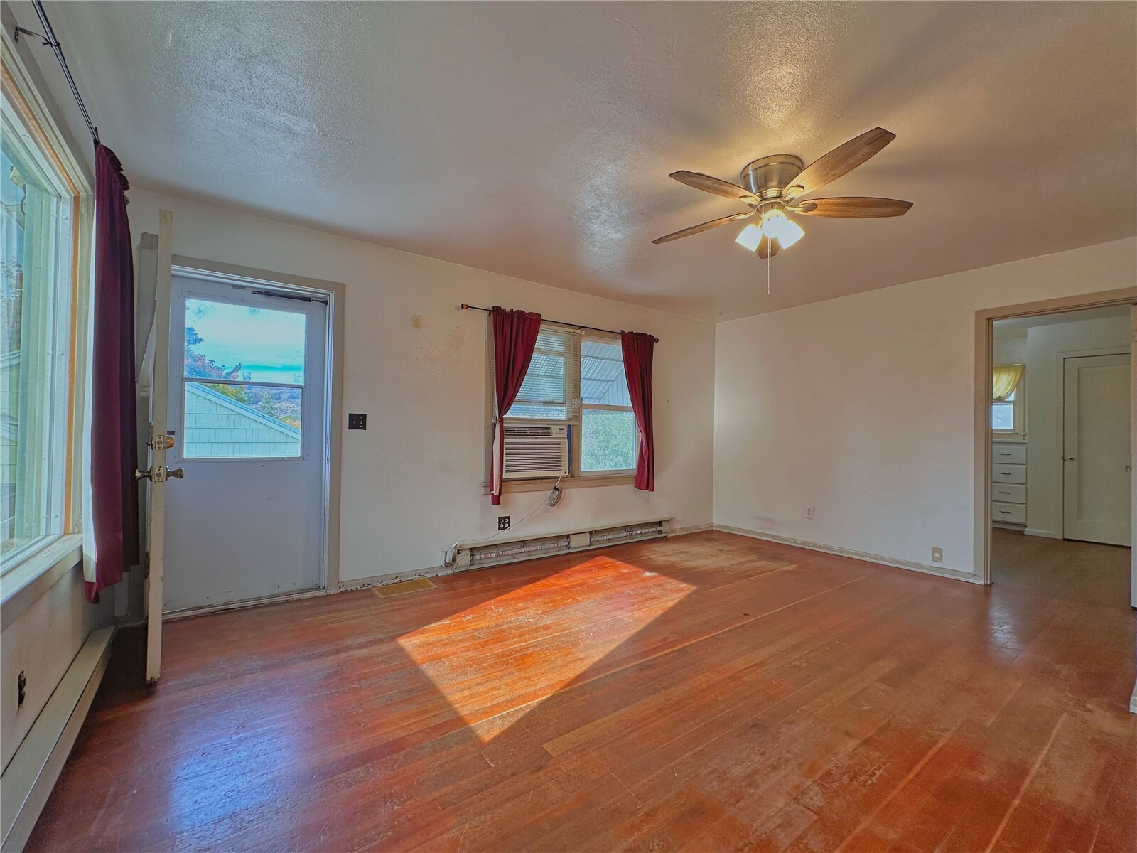 319 E Bartlett Avenue Property Photo 8