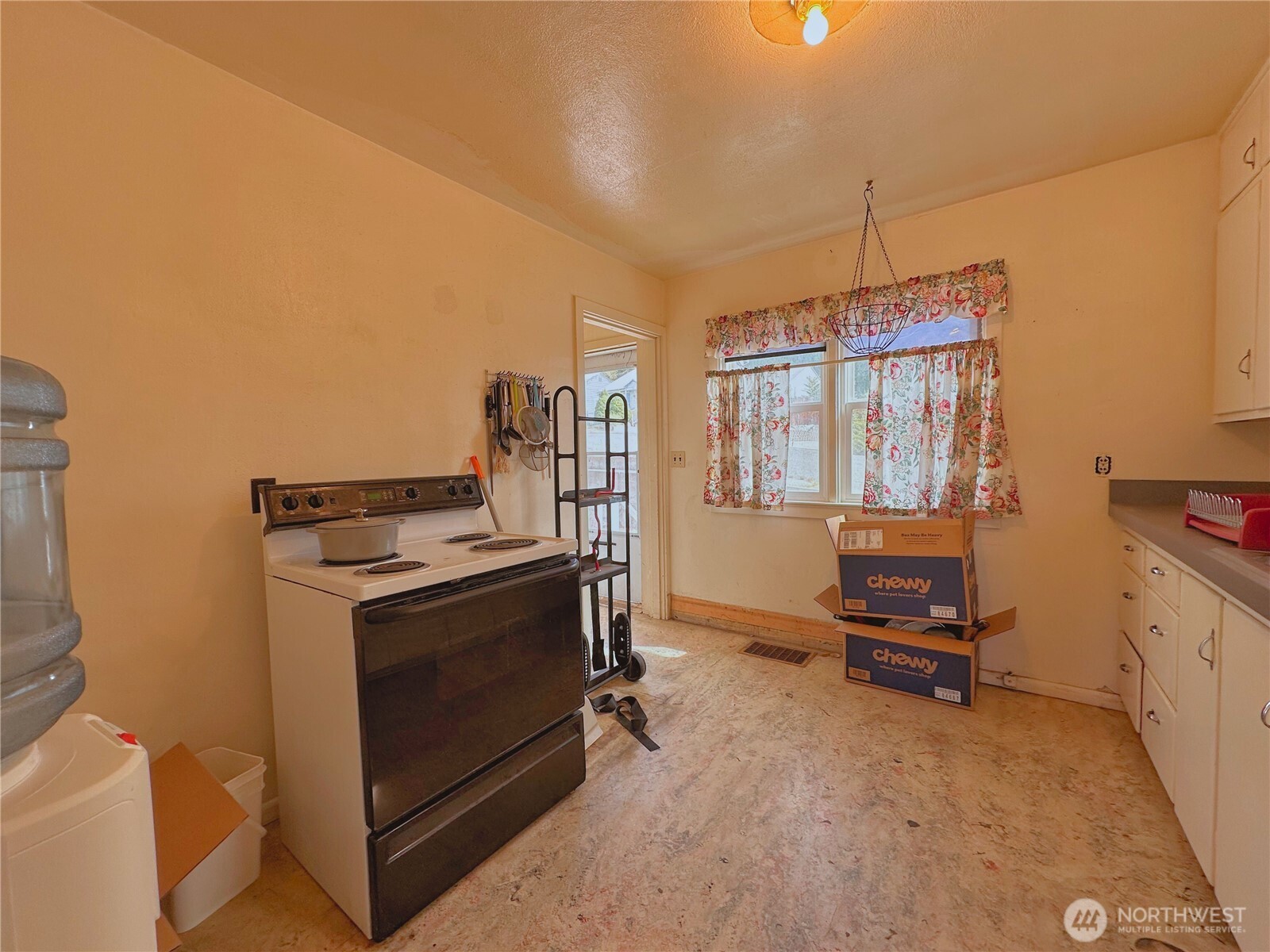 319 E Bartlett Avenue Property Photo 13